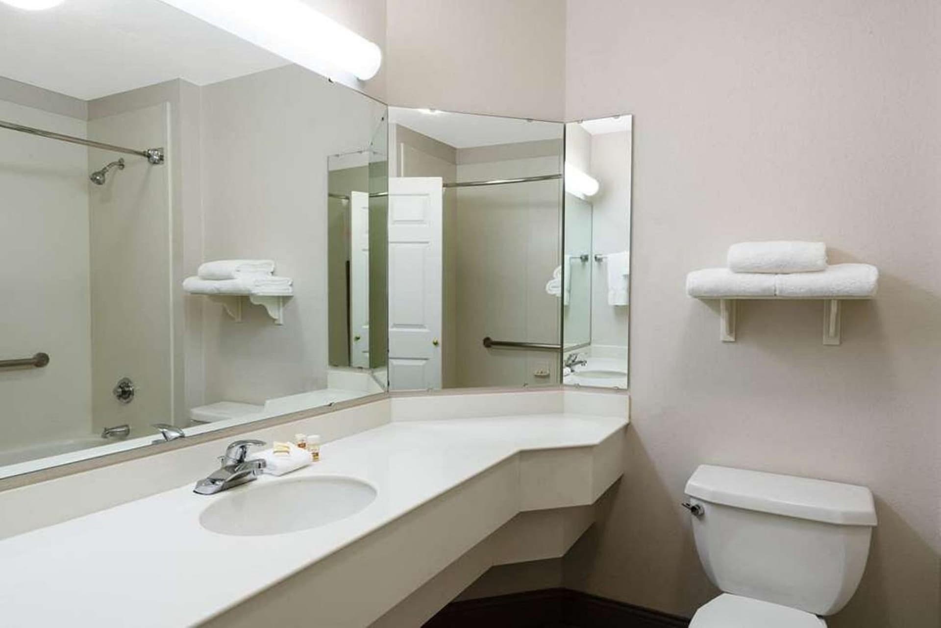 La Quinta by Wyndham Pueblo gallery photo in Pueblo, CO — image 16