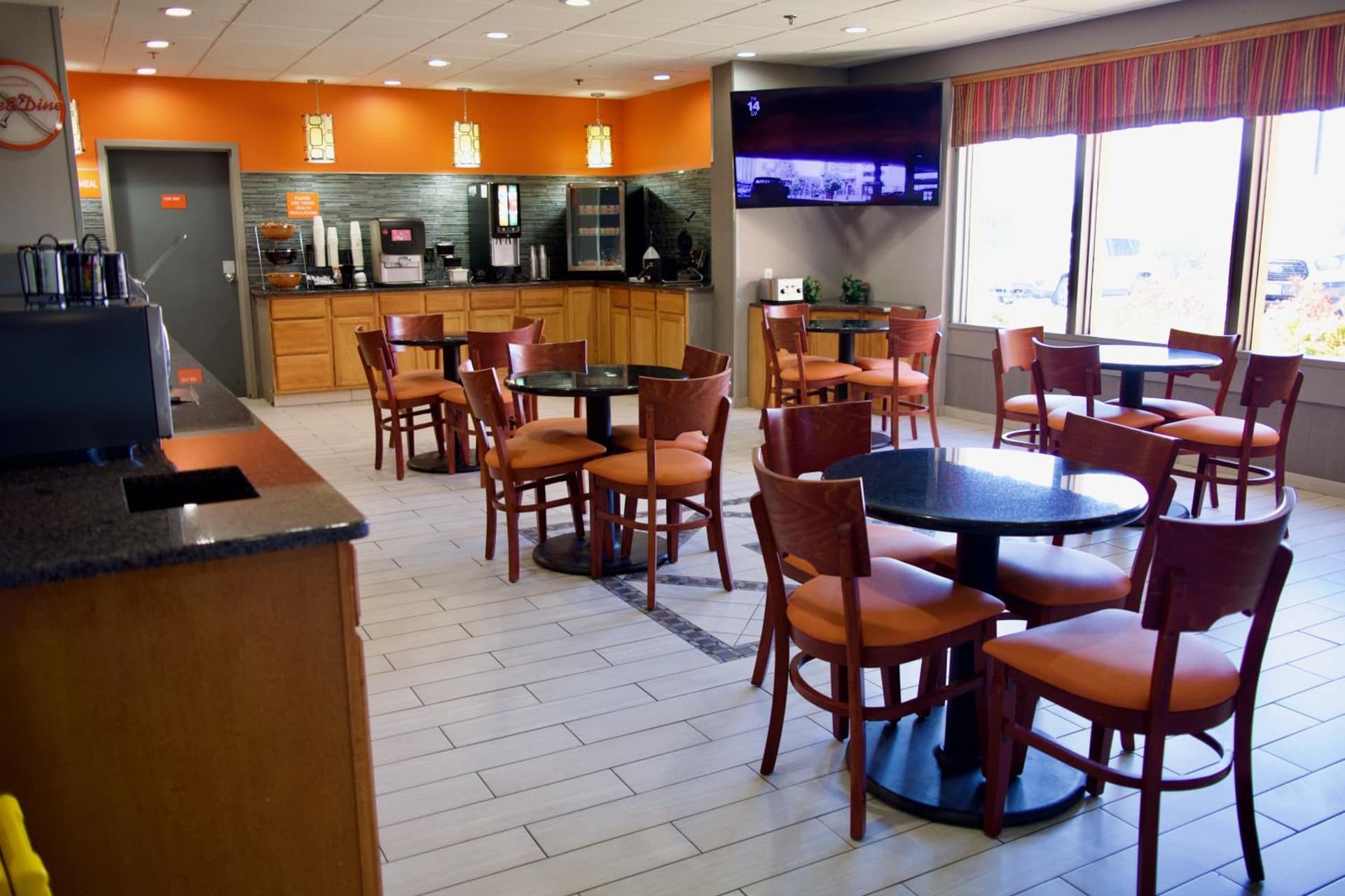 Howard Johnson by Wyndham Lexington interior in Lexington, VA — gallery photo 2