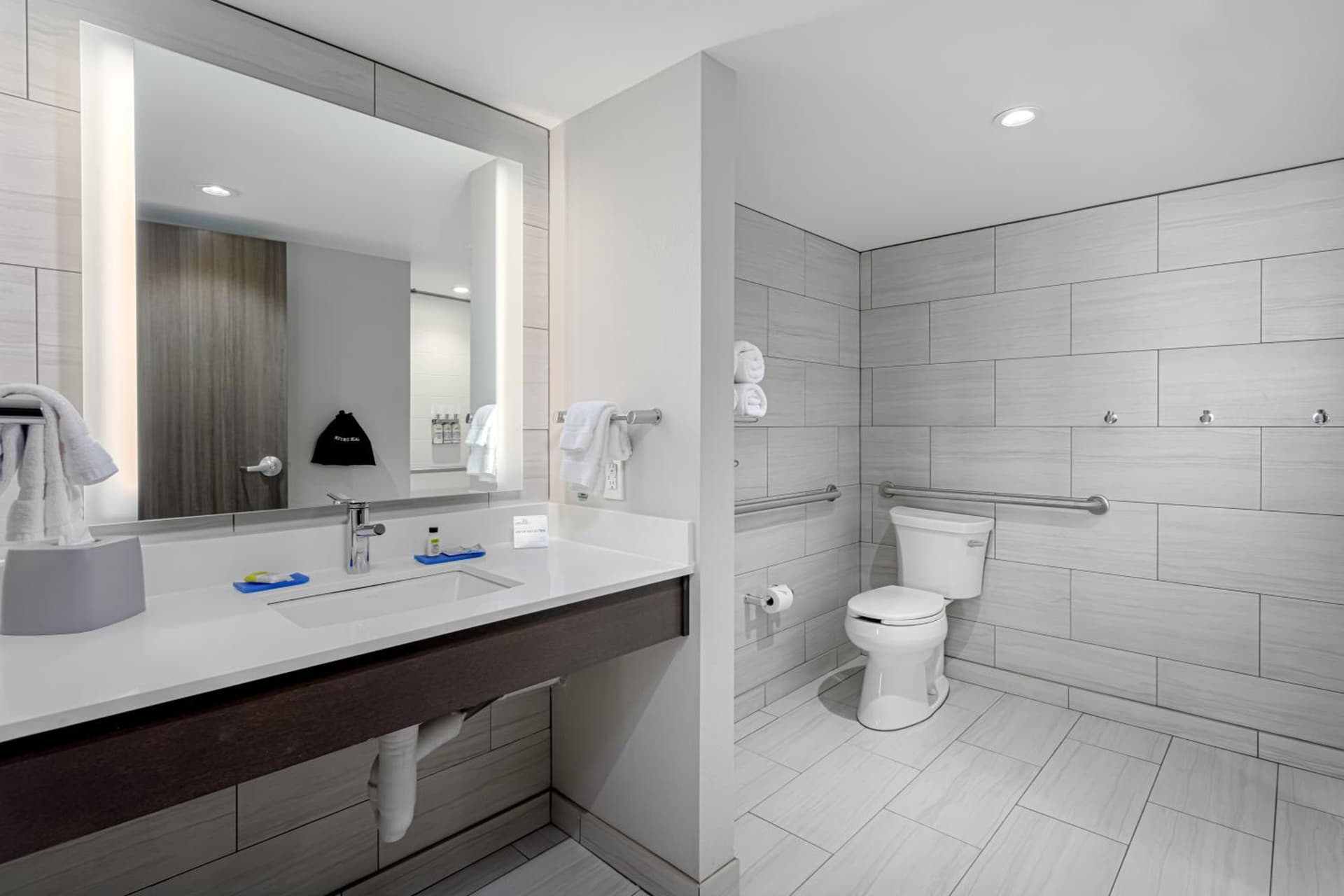 Holiday Inn Express Pensacola Beach by IHG gallery photo in Pensacola Beach, FL — image 74
