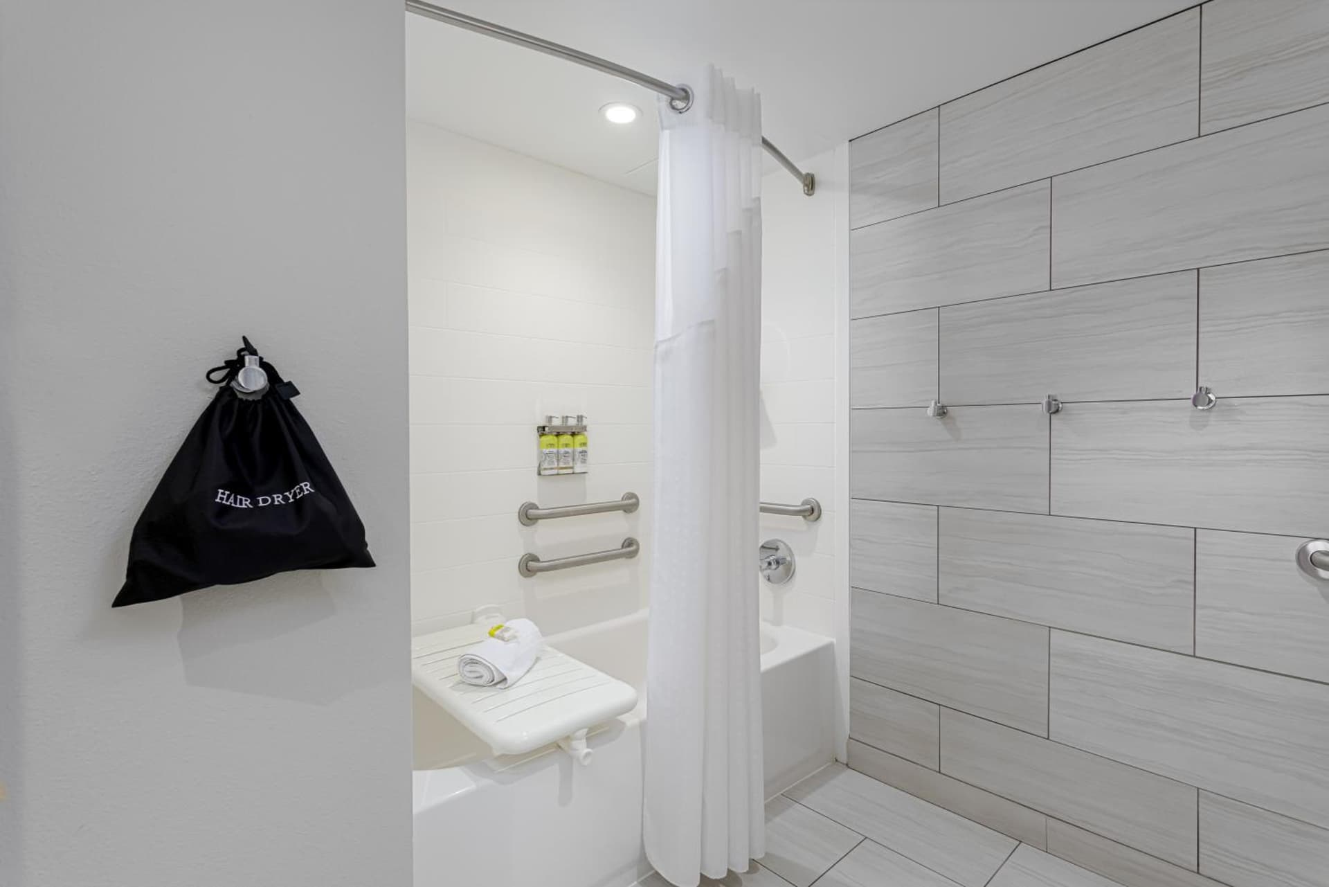 Holiday Inn Express Pensacola Beach by IHG gallery photo in Pensacola Beach, FL — image 23