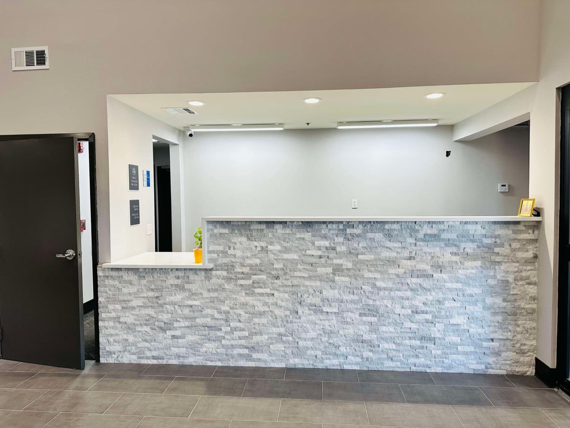 SureStay Plus by Best Western St. James Donaldsonville interior in Donaldsonville, LA — gallery photo 2