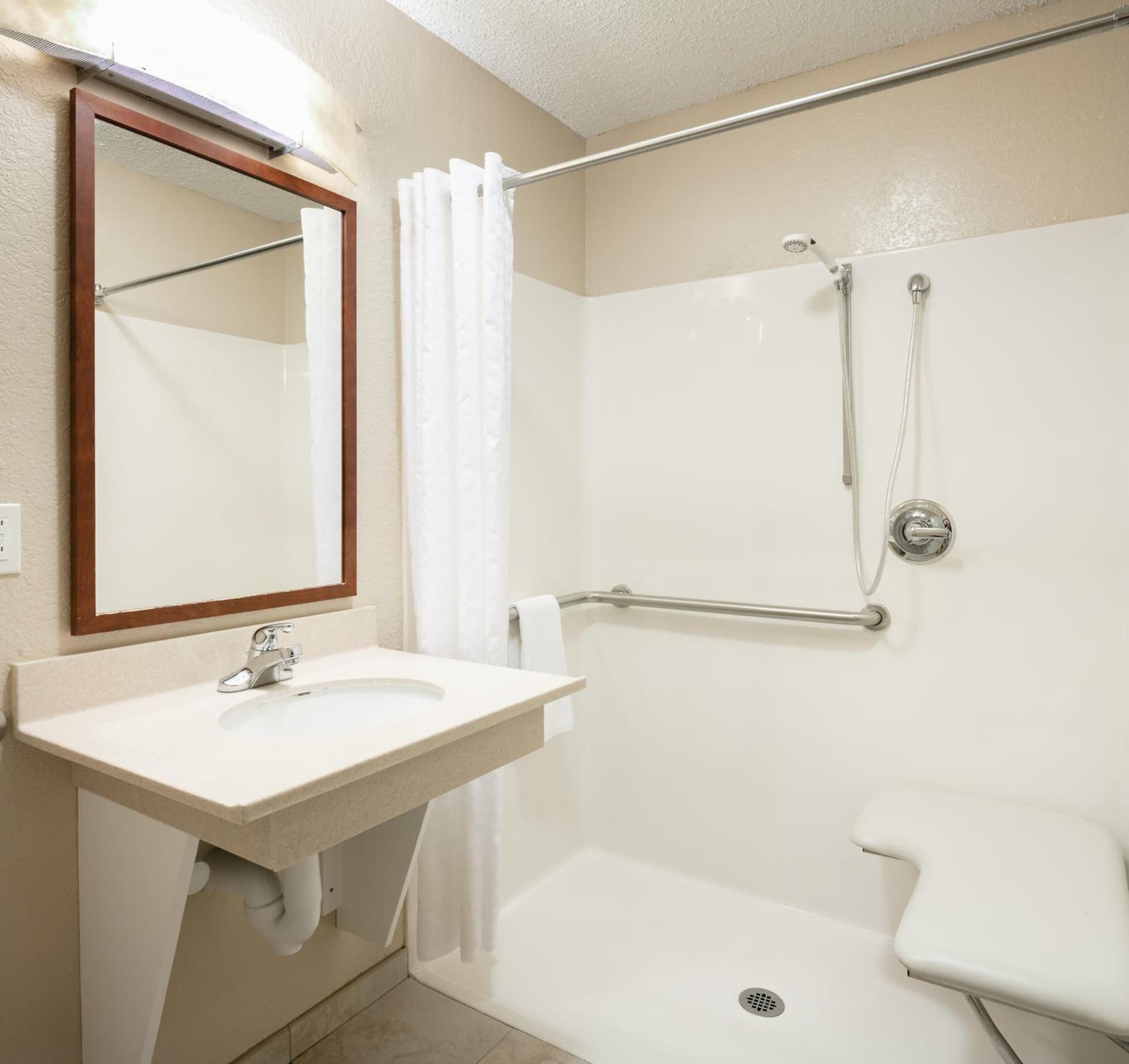 Candlewood Suites Kenosha - Pleasant Prairie by IHG gallery photo in Pleasant Prairie, WI — image 17