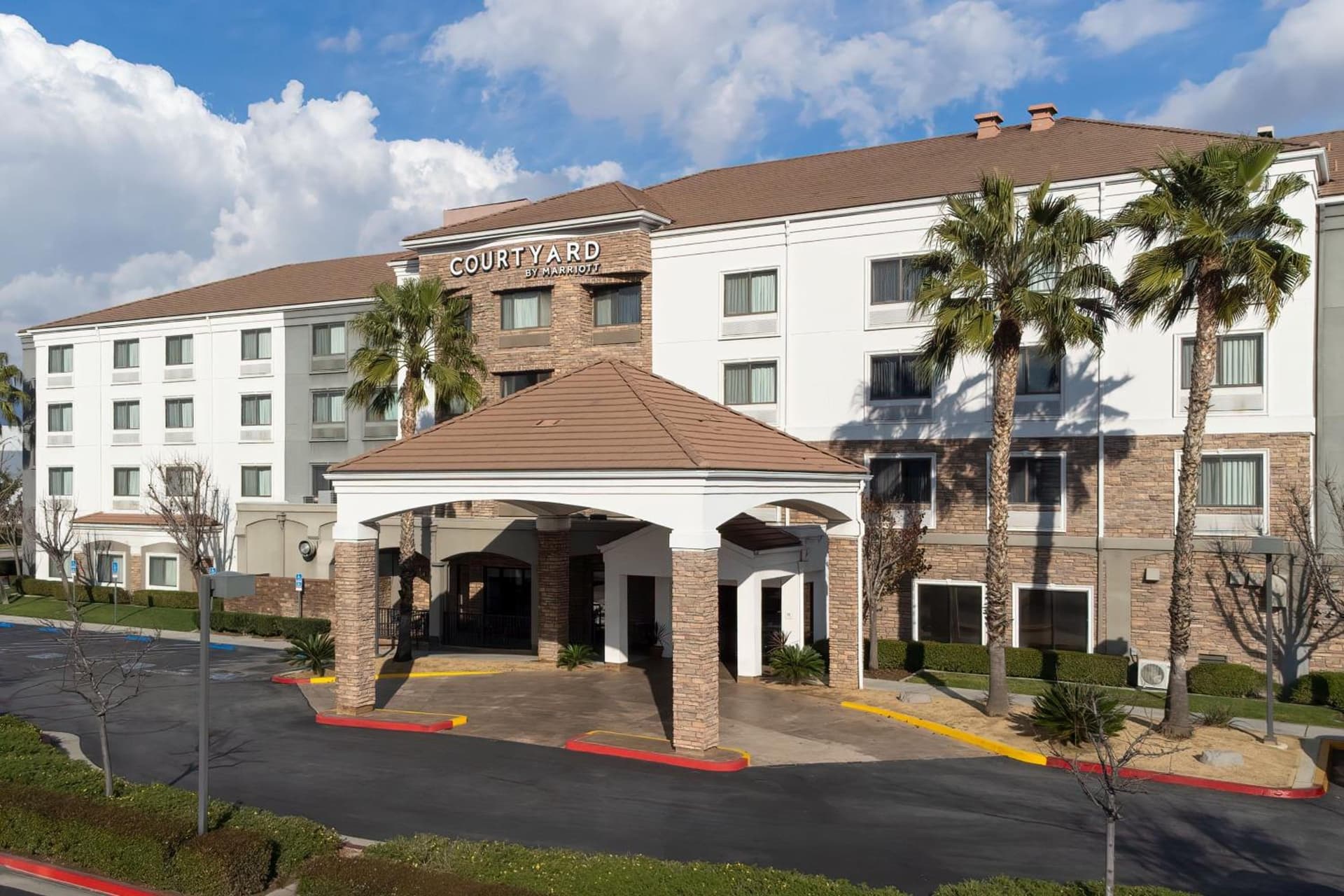 Courtyard by Marriott Ontario Rancho Cucamonga interior in Rancho Cucamonga, CA — gallery photo 2