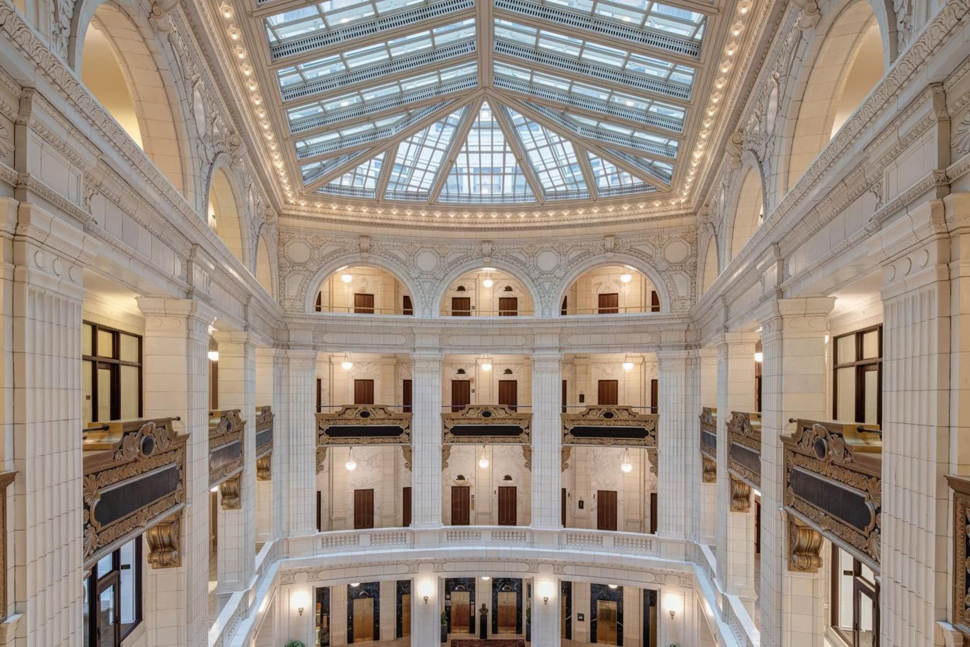 Hotel David Whitney, Autograph Collection interior in Detroit, MI — gallery photo 2