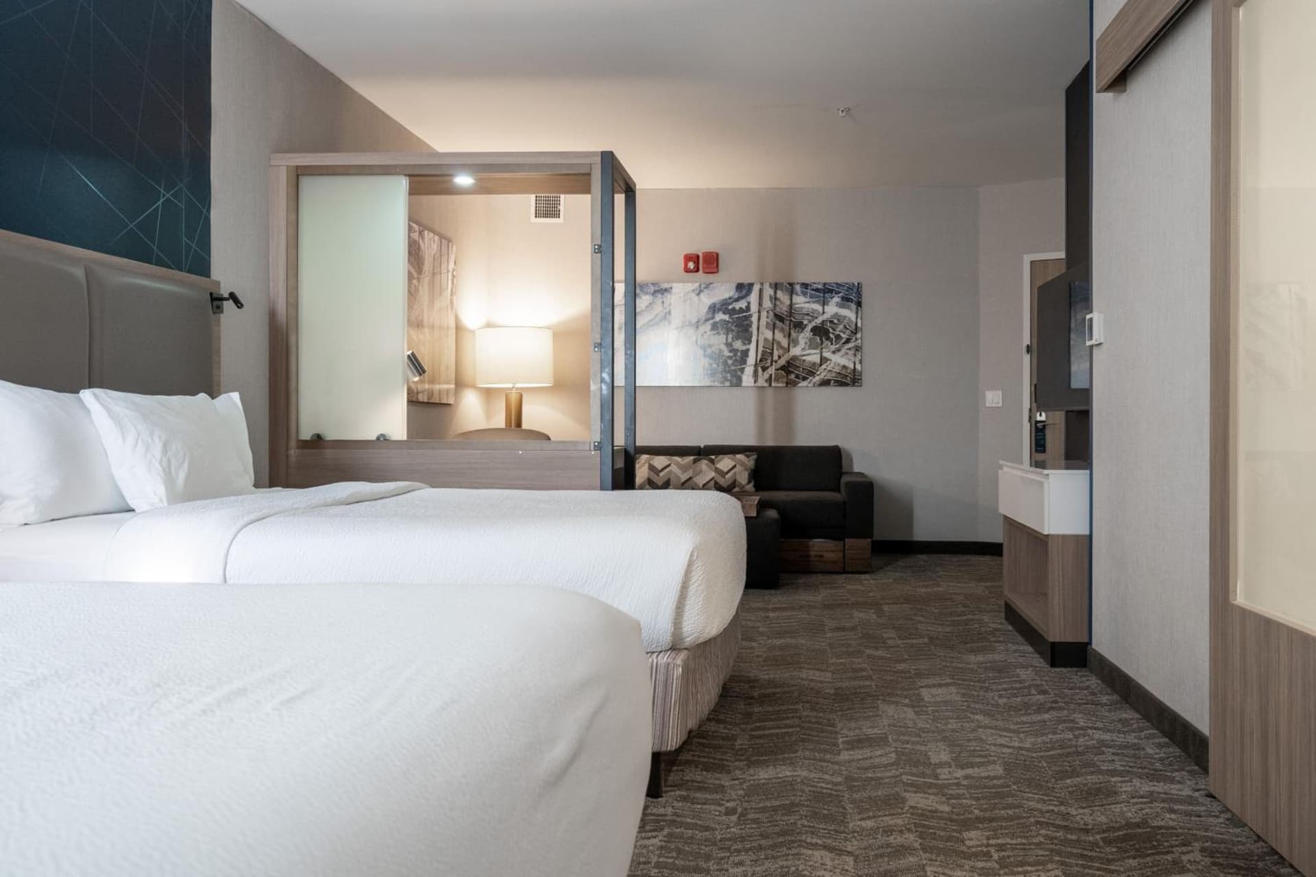 SpringHill Suites by Marriott Woodbridge gallery photo in Woodbridge — image 45