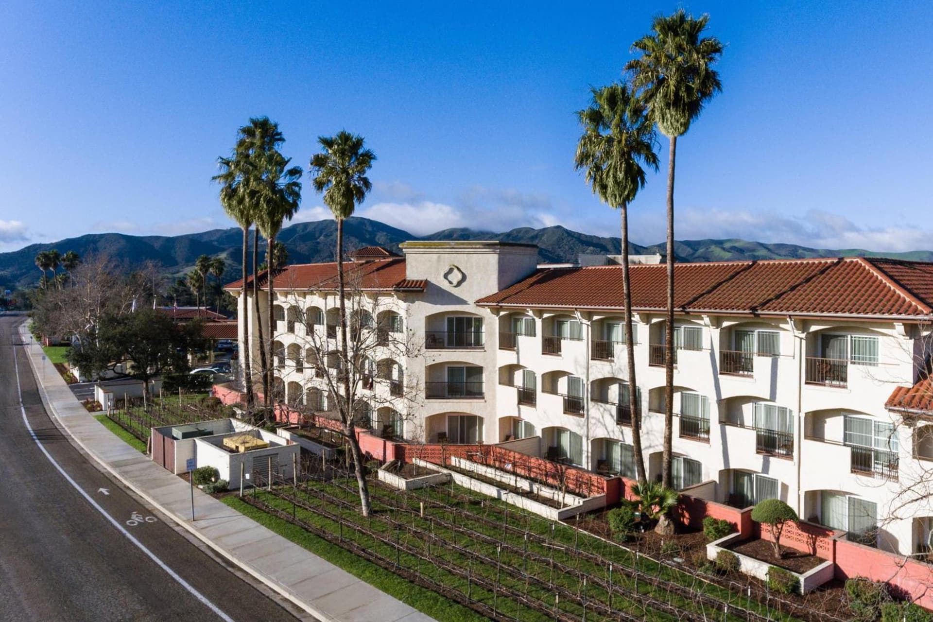 Santa Ynez Valley Marriott interior in Buellton, CA — gallery photo 2