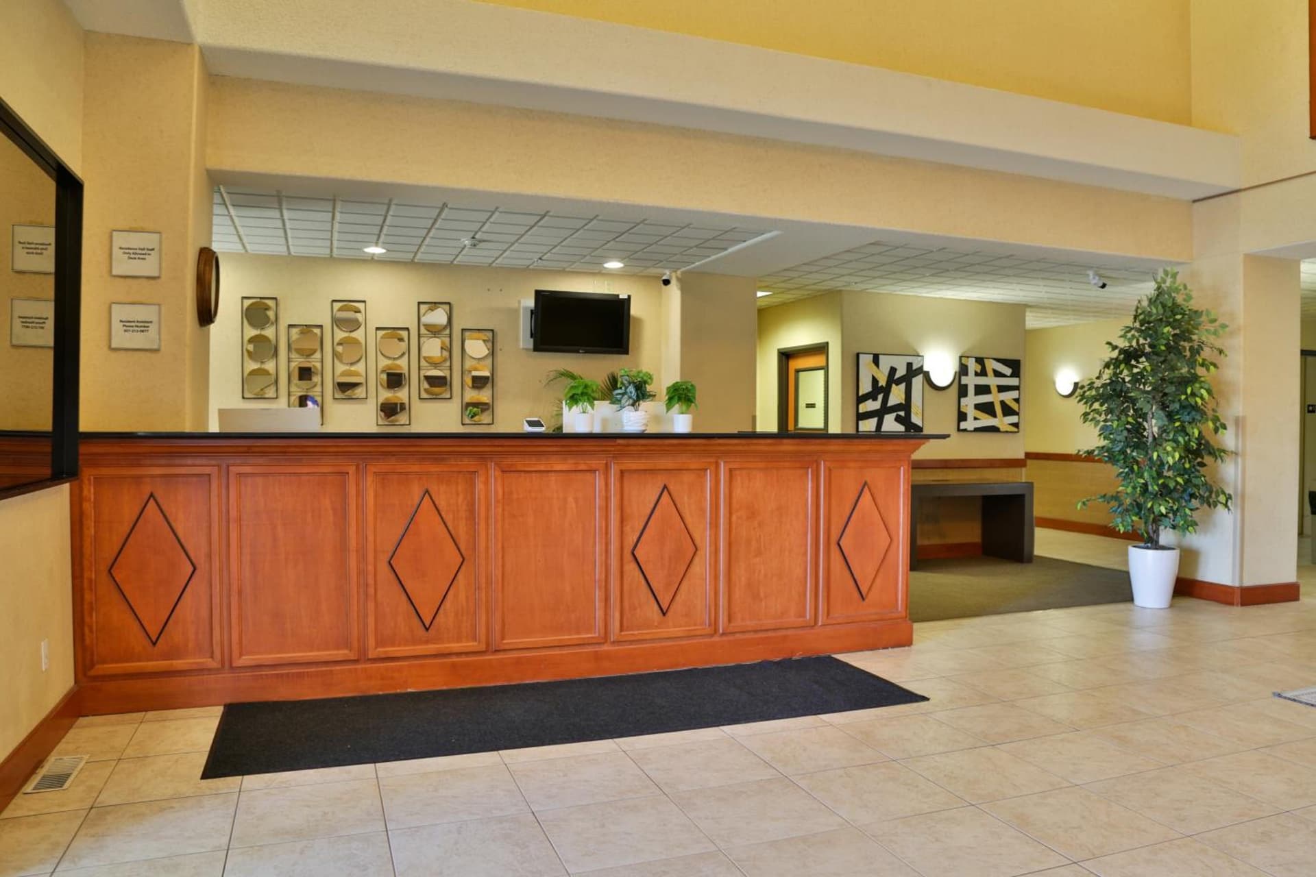 Sweetwater Lodge - Rock Springs - Green River interior in Rock Springs, WY — gallery photo 2