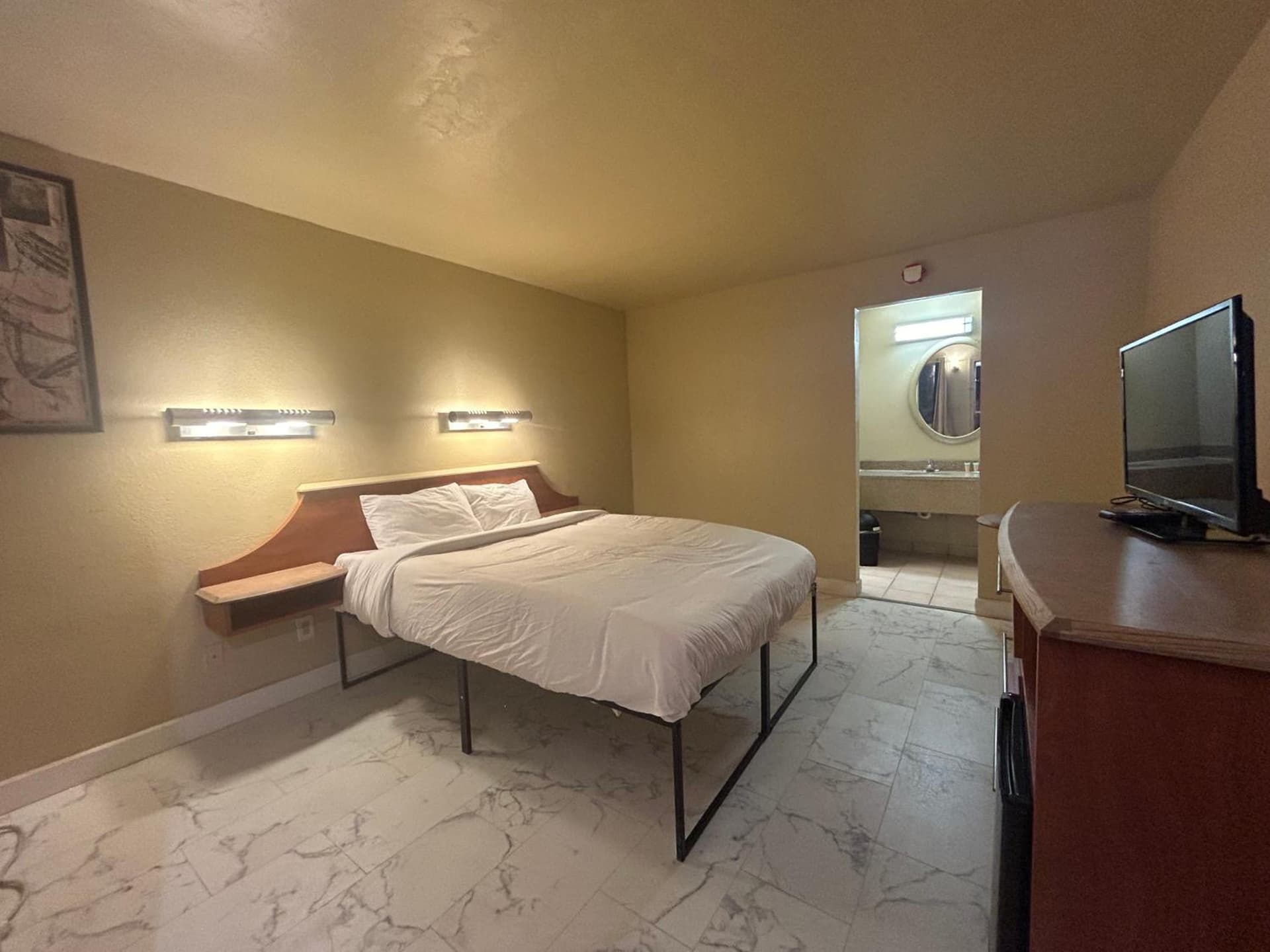 Happy Smart Inn I-10 Eloy and Casa Grande interior in Eloy, AZ — gallery photo 2