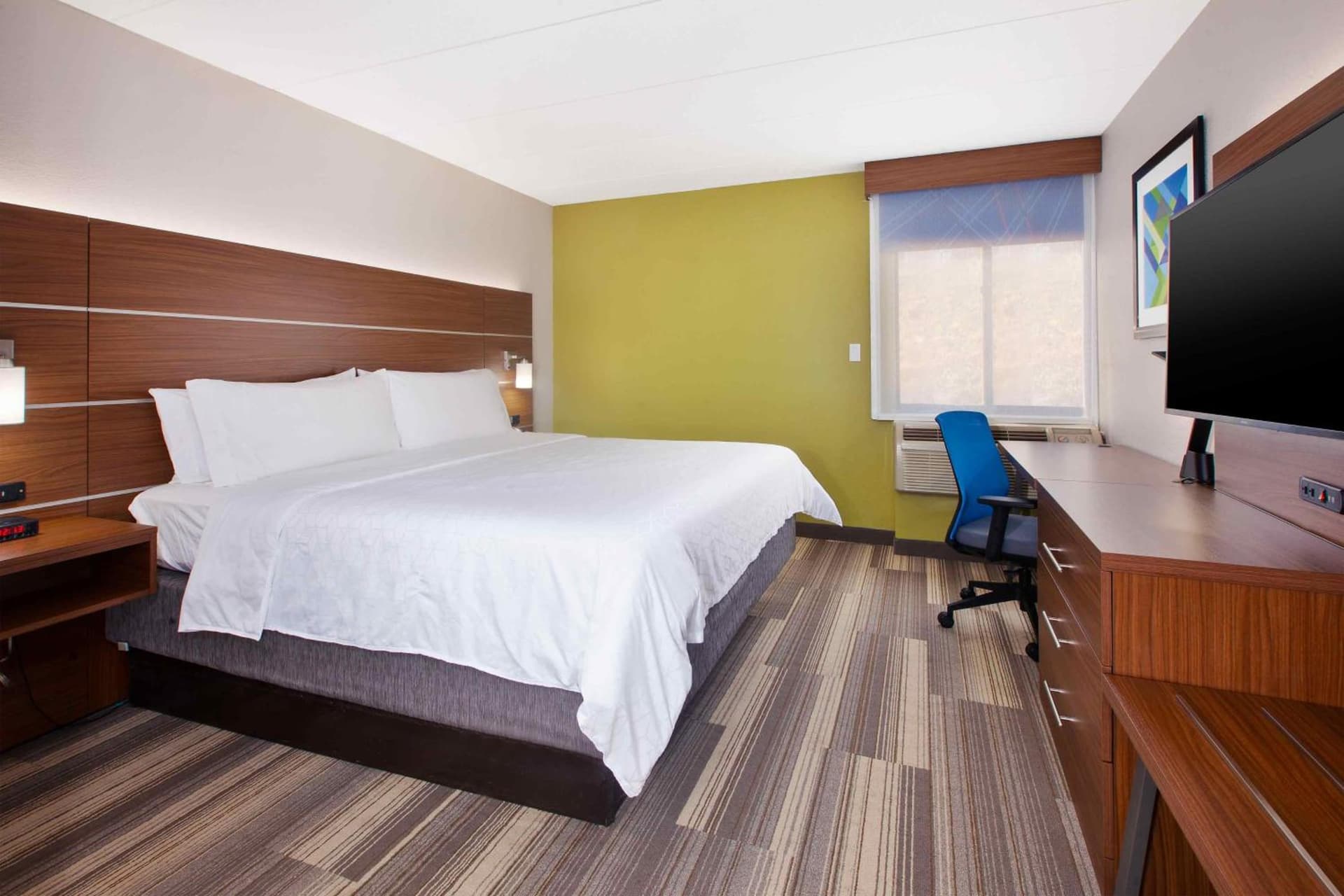 Holiday Inn Express Fairfax-Arlington Boulevard by IHG interior in Fairfax, VA — gallery photo 2