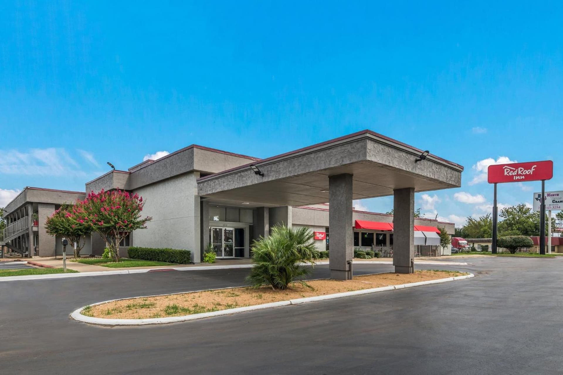 Red Roof Inn Lewisville interior in Lewisville, TX — gallery photo 2