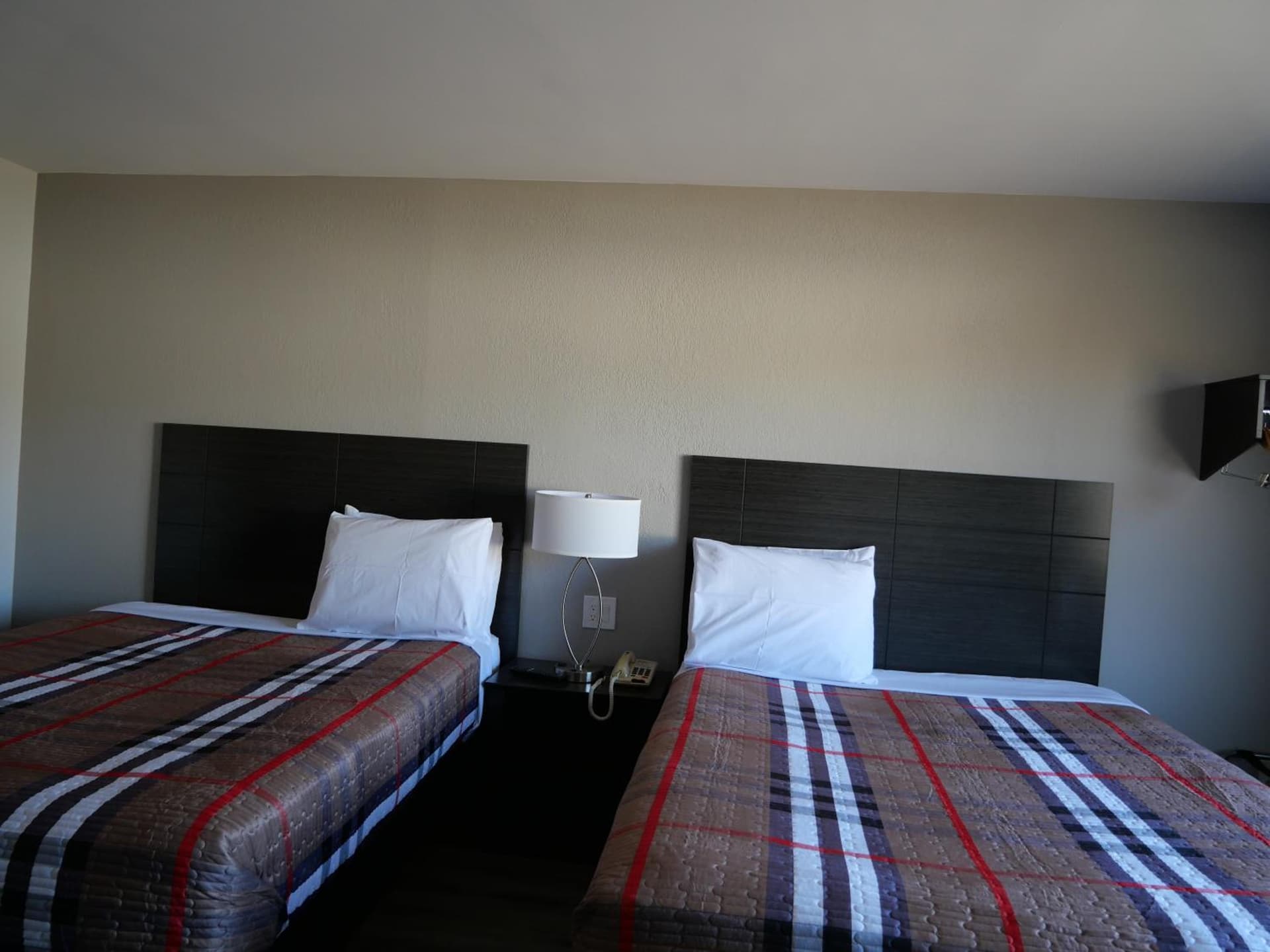 Hilltop Express Inn interior in Groton, CT — gallery photo 2