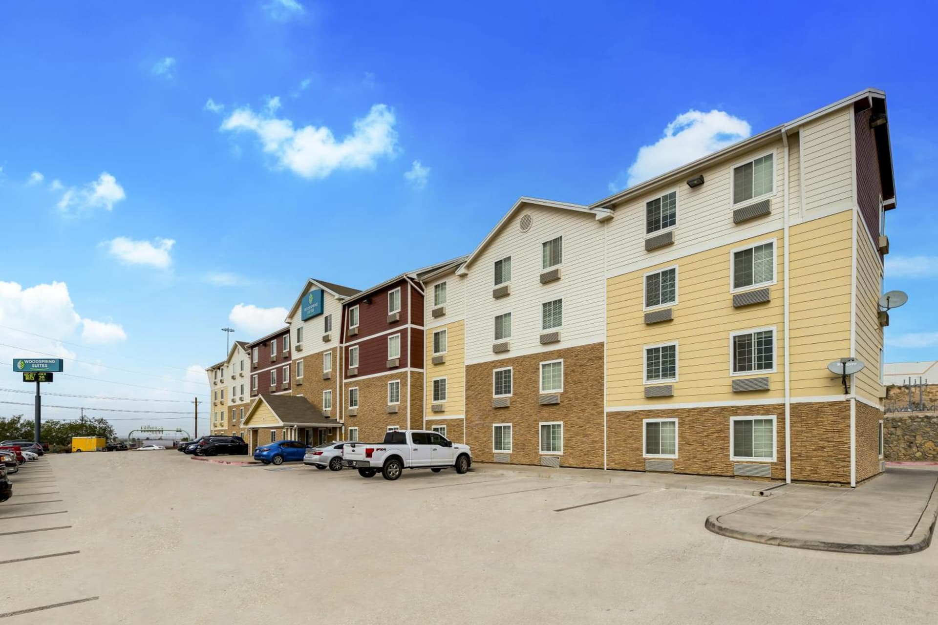 WoodSpring Suites El Paso interior in El Paso, TX — gallery photo 2