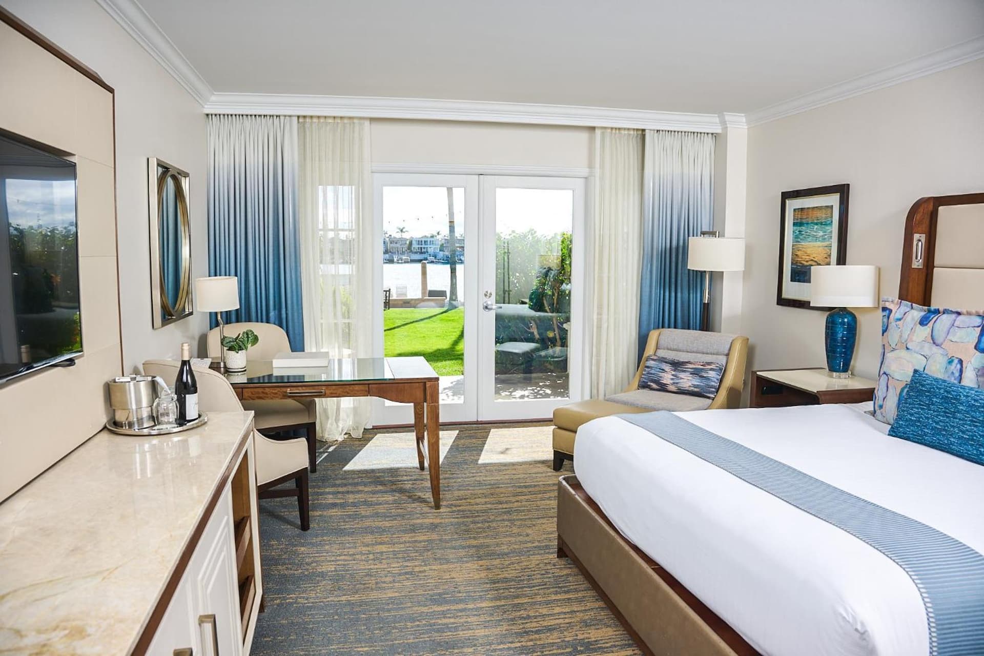 Balboa Bay Resort property views in Newport Beach, CA — gallery photo 3