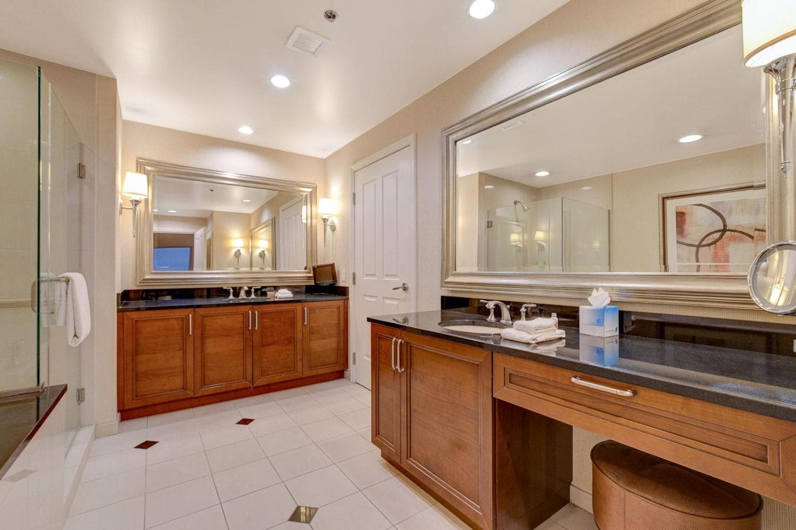 Incredible 1BD 2BTH Suite MGM Signature*Balcony View gallery photo in Paradise, NV — image 33