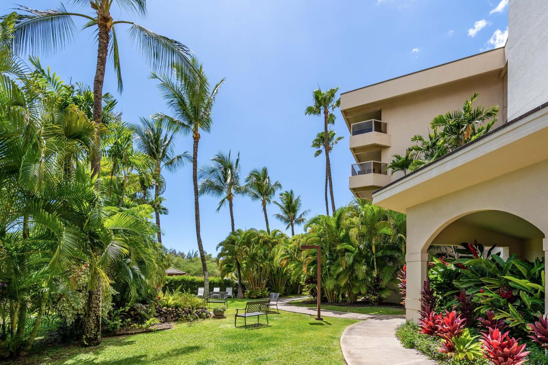 Modern Maui Escape | Walk to Beach + Pools interior in Wailea, HI — gallery photo 2