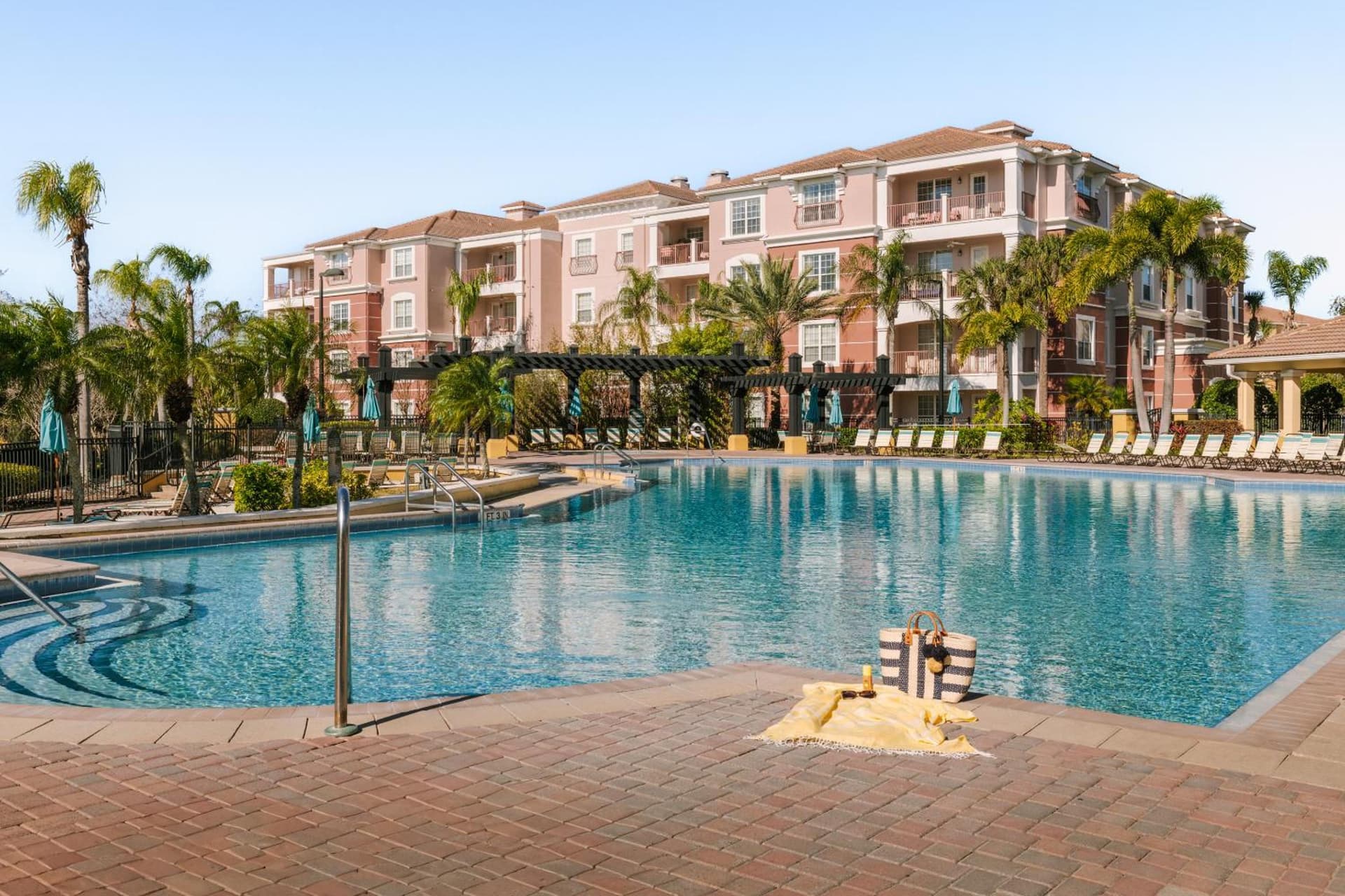 Sonder at Vista Cay interior in Orlando, FL — gallery photo 2
