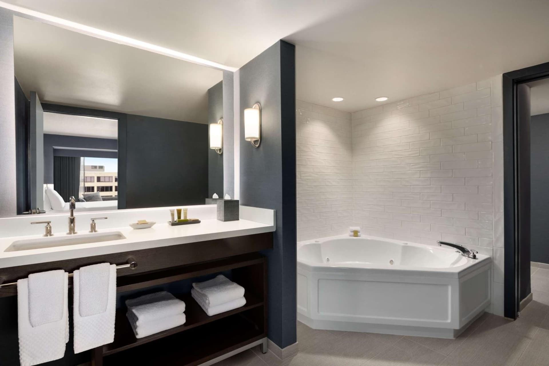 Hotel Champlain Burlington, Curio Collection by Hilton gallery photo in Burlington, VT — image 96