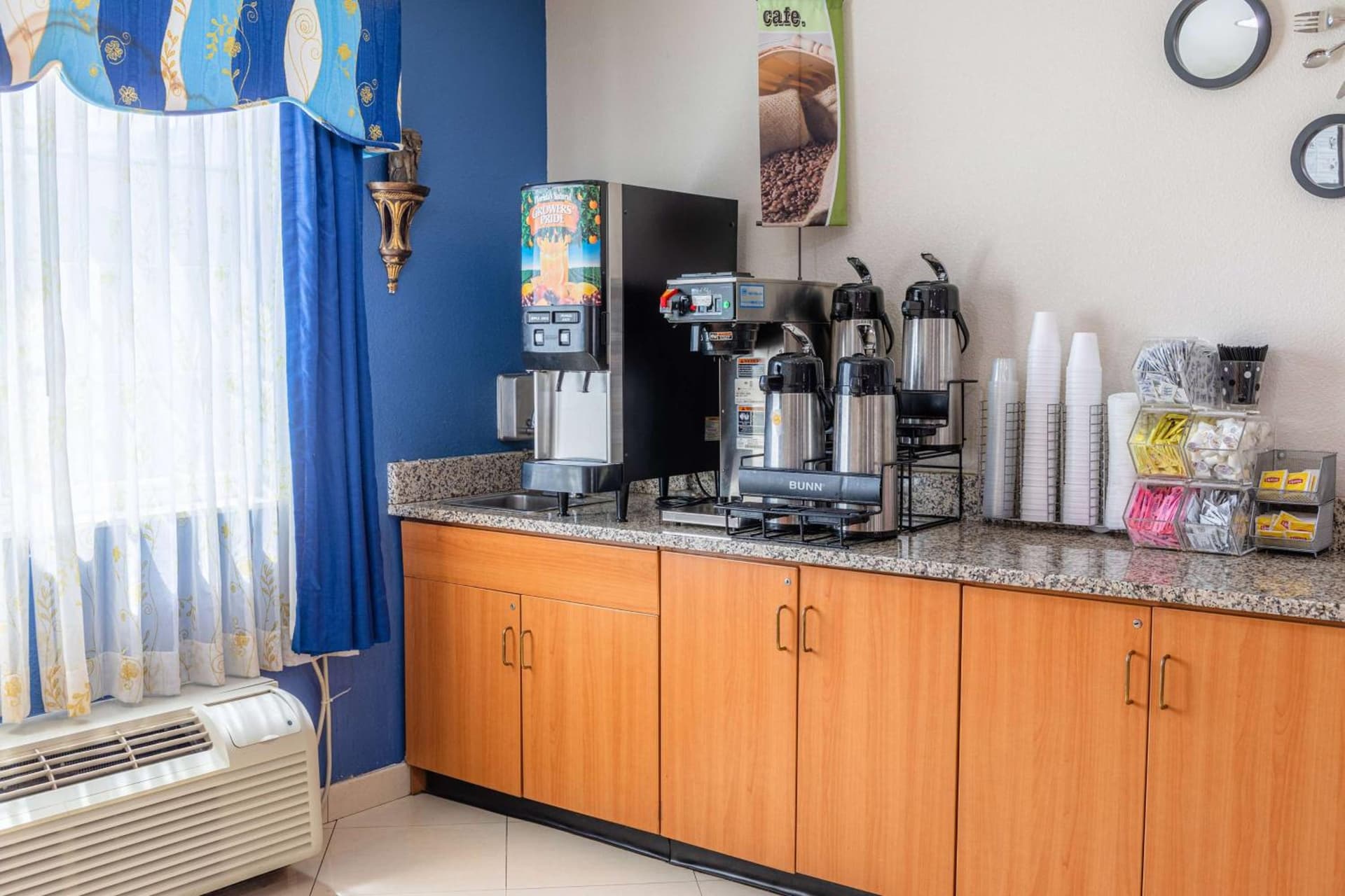 Microtel Inn & Suites by Wyndham Kingsland Naval Base I-95 interior in Kingsland, GA — gallery photo 2