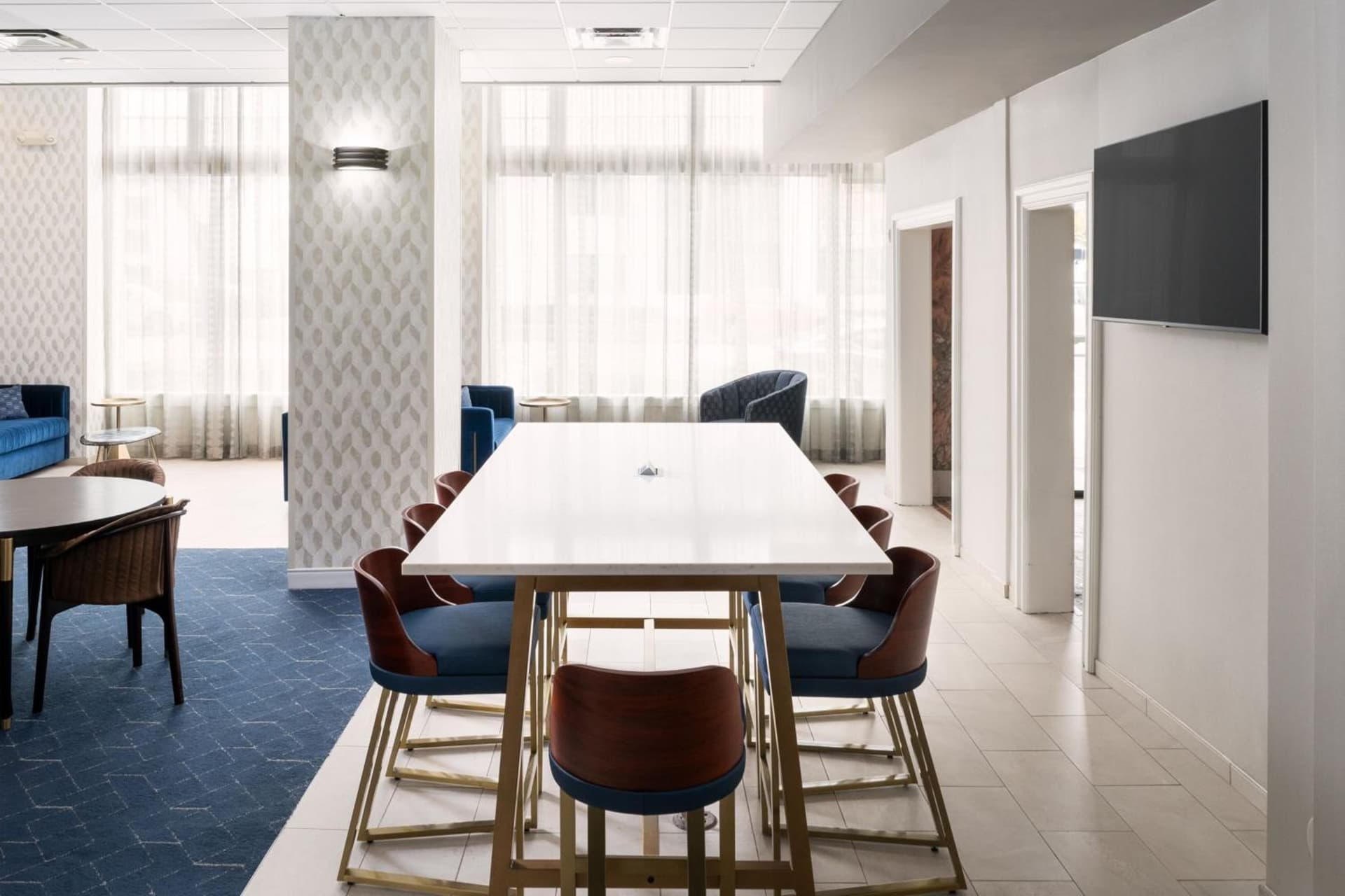 Courtyard by Marriott St. Petersburg Downtown interior in St Petersburg, FL — gallery photo 2