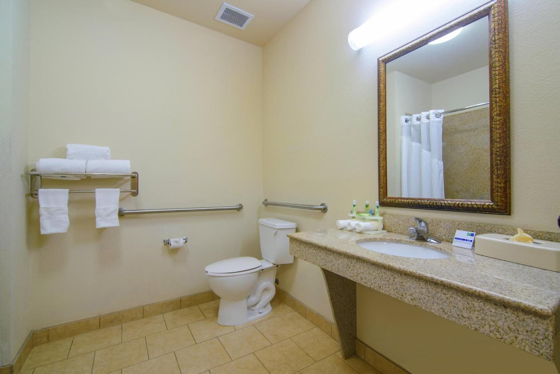Country Inn & Suites by Radisson, Terrell gallery photo in Terrell, TX — image 4
