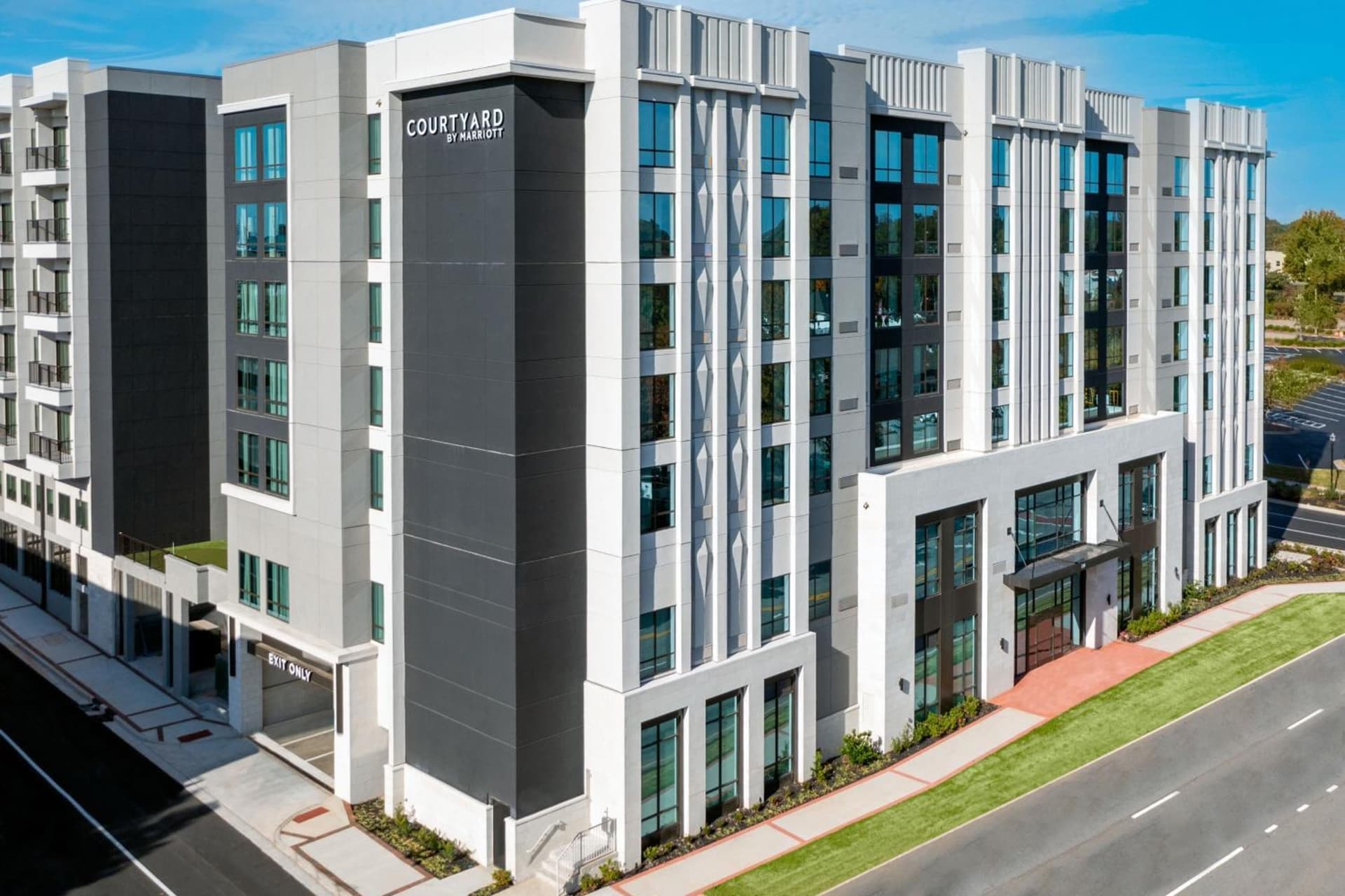 Courtyard by Marriott Gainesville GA interior in Gainesville, GA — gallery photo 2