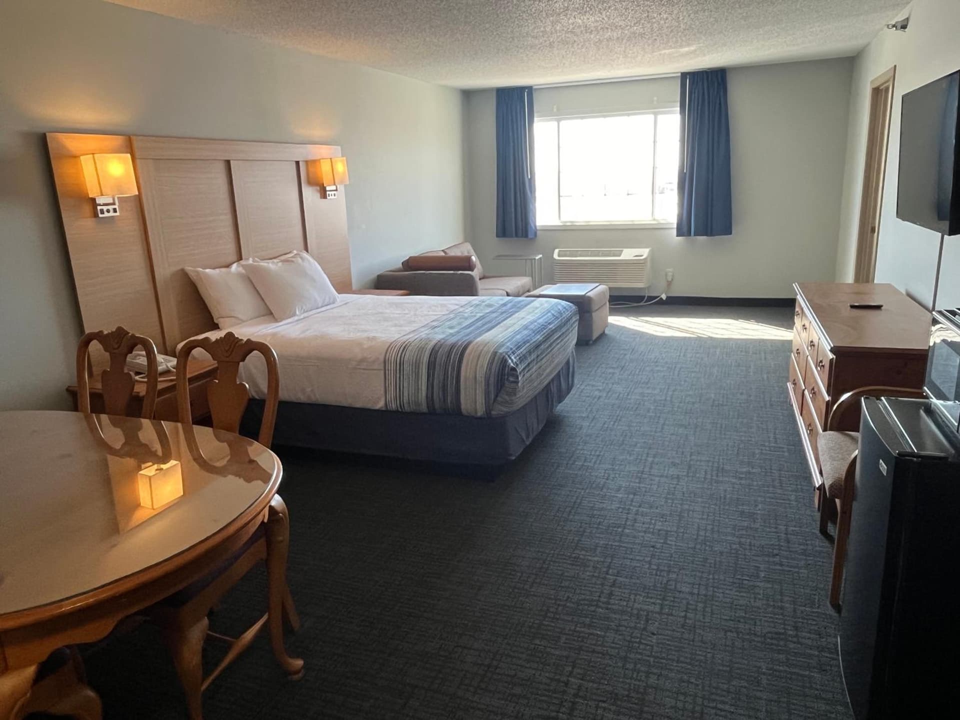 Days Inn & Suites by Wyndham Williamsburg IA North gallery photo in Williamsburg, IA — image 18
