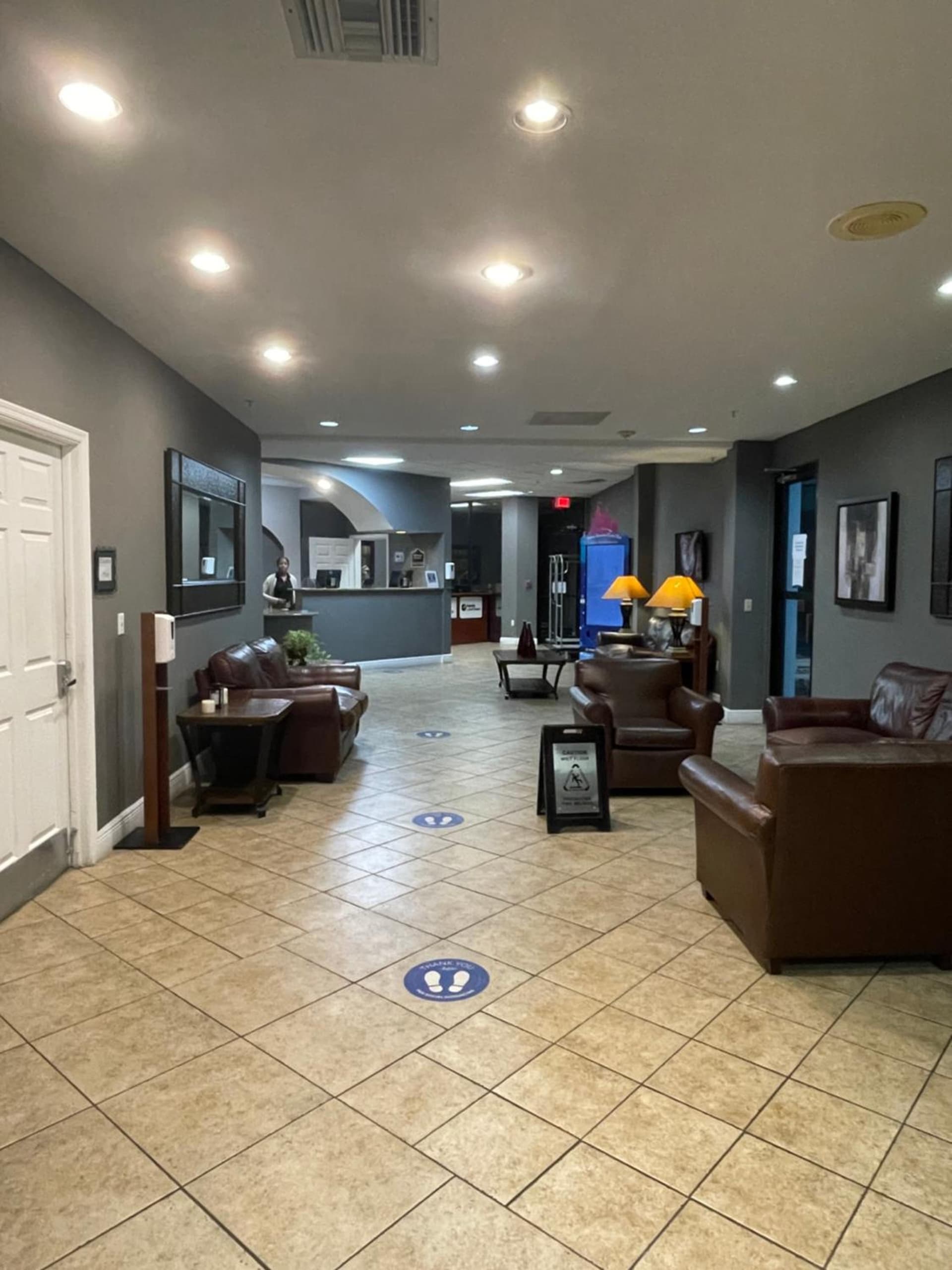 Lovely 1 bedroom Condo with pool interior in Orlando, FL — gallery photo 2