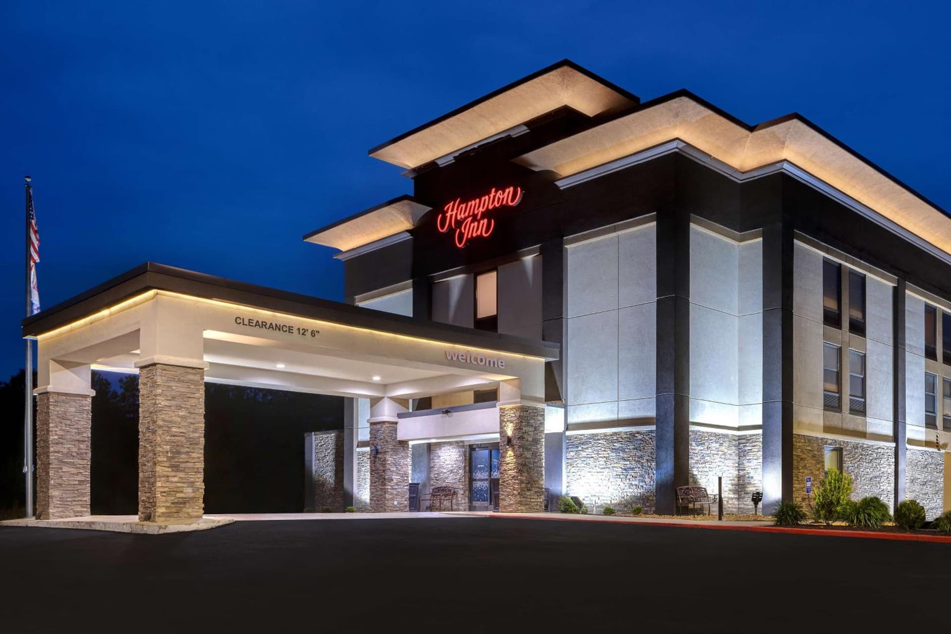 Hampton Inn Natchitoches interior in Shamard Heights, LA — gallery photo 2