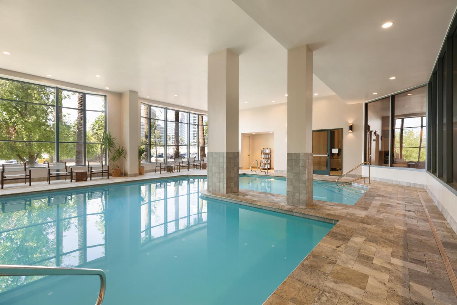Embassy Suites by Hilton Phoenix Downtown North gallery photo in Phoenix, AZ — image 19