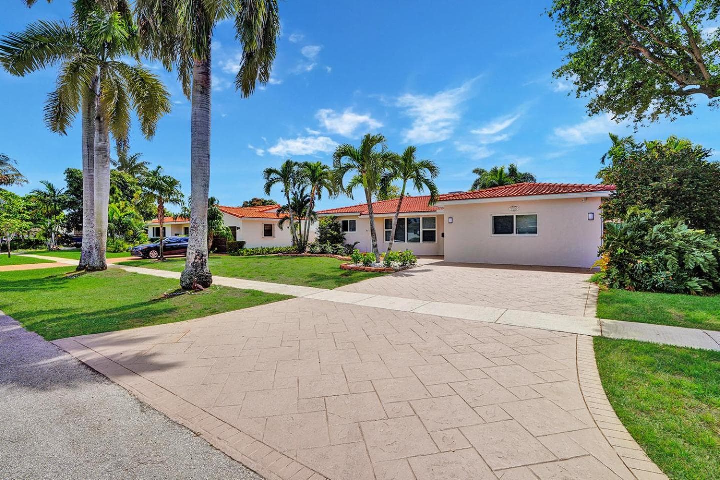 Sensational 5BR Villa Heated Pool near Hard Rock featured exterior or lobby in Hollywood, FL — similar hotel
