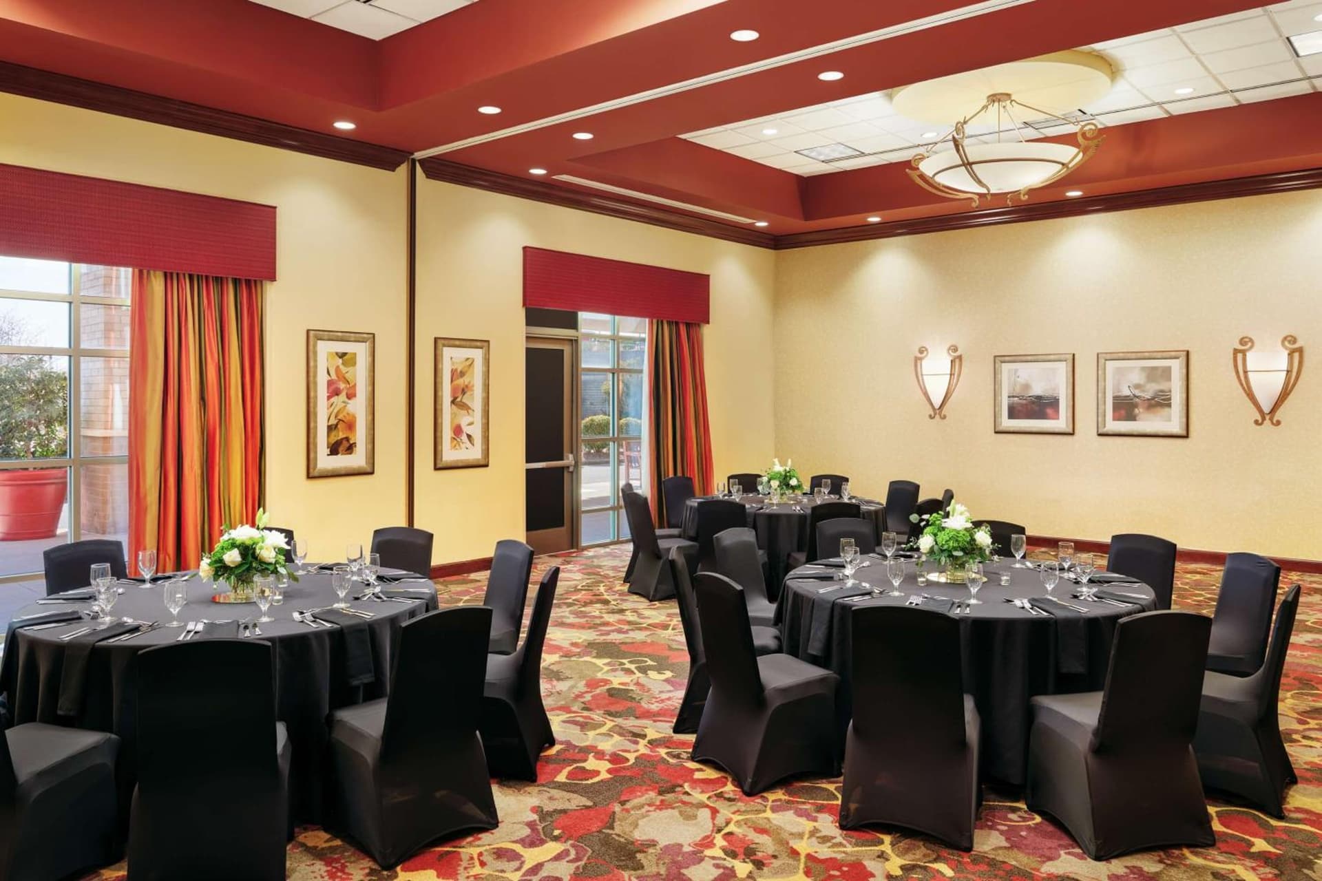 Embassy Suites by Hilton Charlotte Concord Golf Resort & Spa gallery photo in Concord, NC — image 61