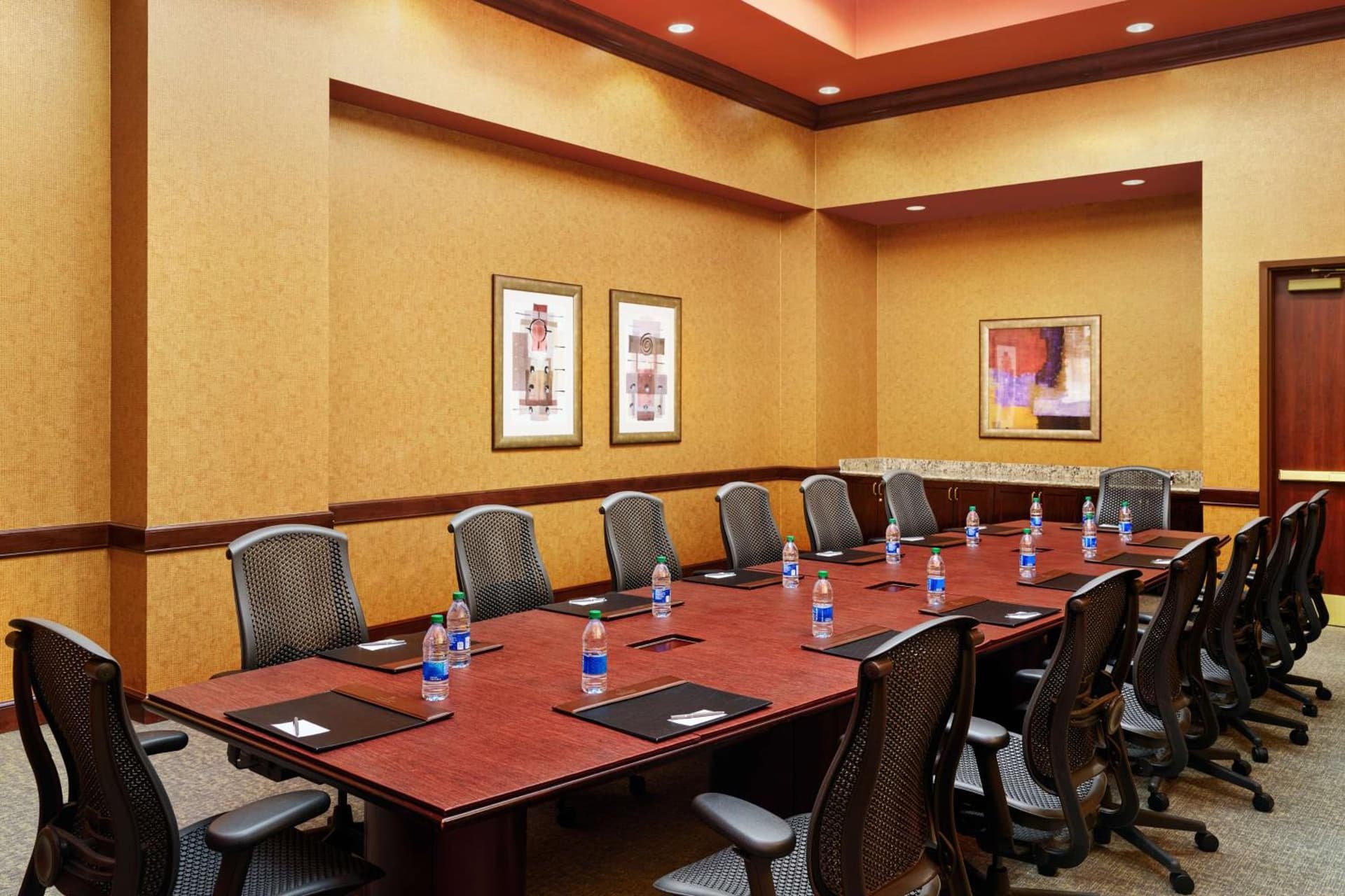Embassy Suites by Hilton Charlotte Concord Golf Resort & Spa gallery photo in Concord, NC — image 9