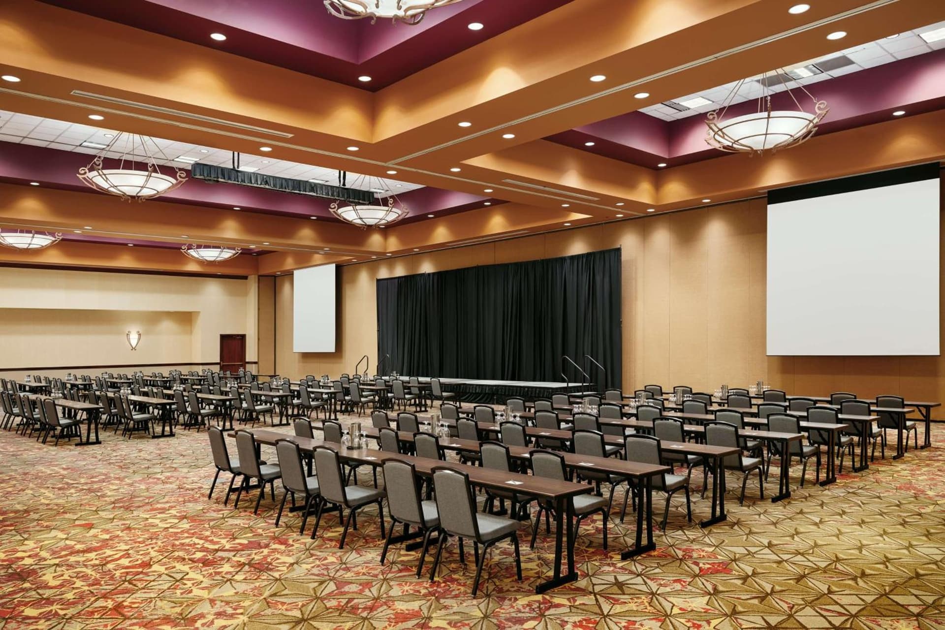 Embassy Suites by Hilton Charlotte Concord Golf Resort & Spa gallery photo in Concord, NC — image 10