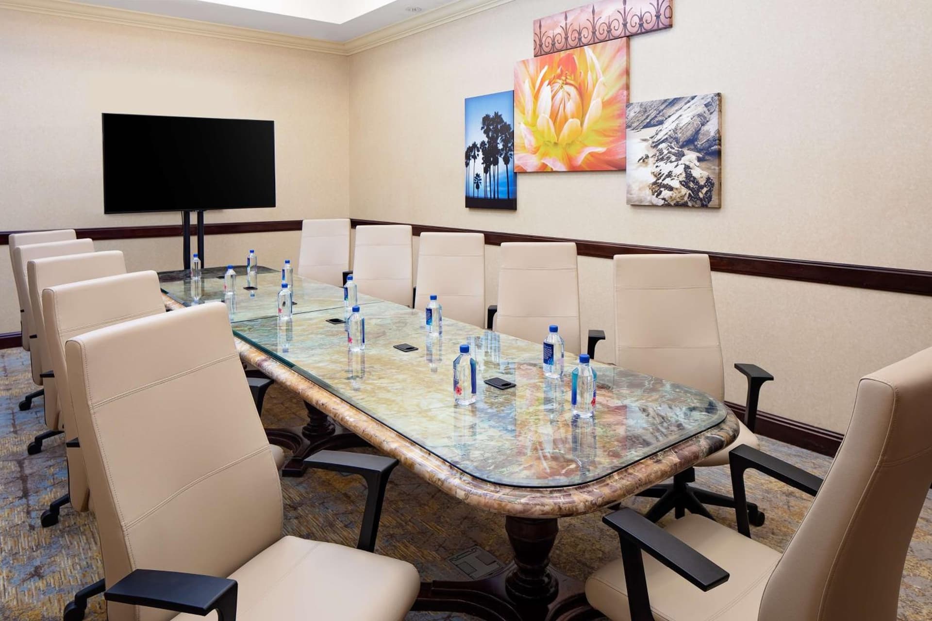 Hotel Zessa Orange County Airport, a DoubleTree by Hilton gallery photo in Santa Ana, CA — image 32