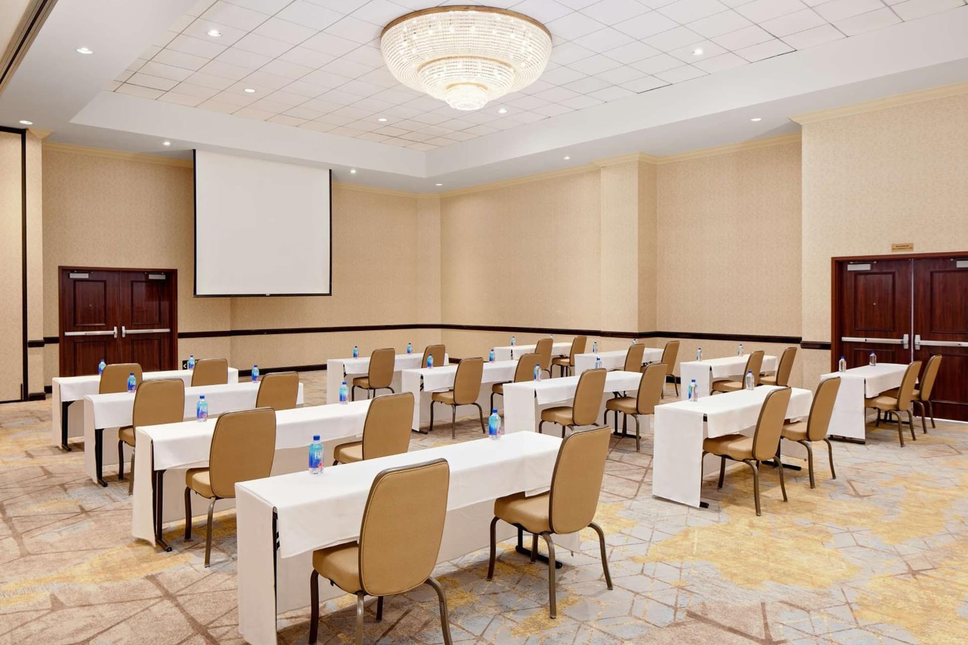 Hotel Zessa Orange County Airport, a DoubleTree by Hilton gallery photo in Santa Ana, CA — image 5