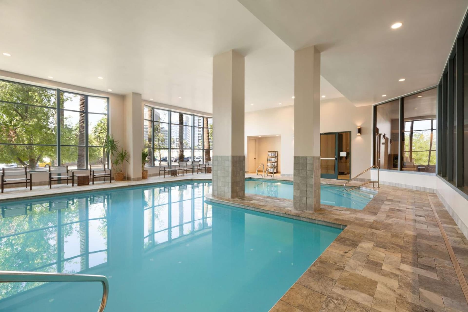 Embassy Suites by Hilton Phoenix Downtown North gallery photo in Phoenix, AZ — image 34