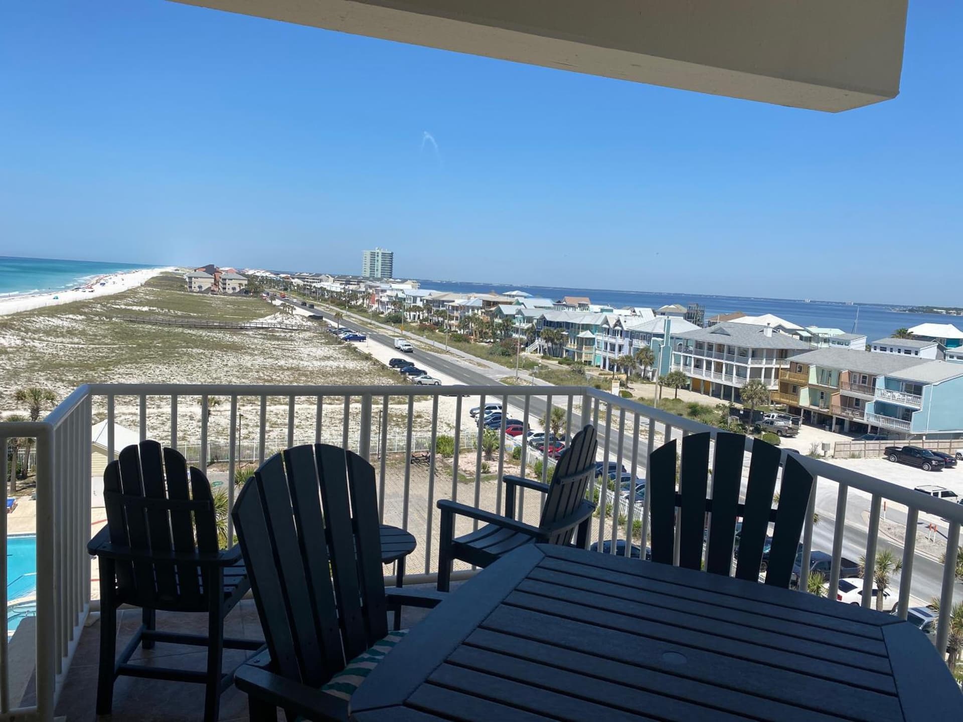 Pensacola Beach Gulf-Front 2BR Condo with Pool & Hot Tub property views in Pensacola Beach — gallery photo 3