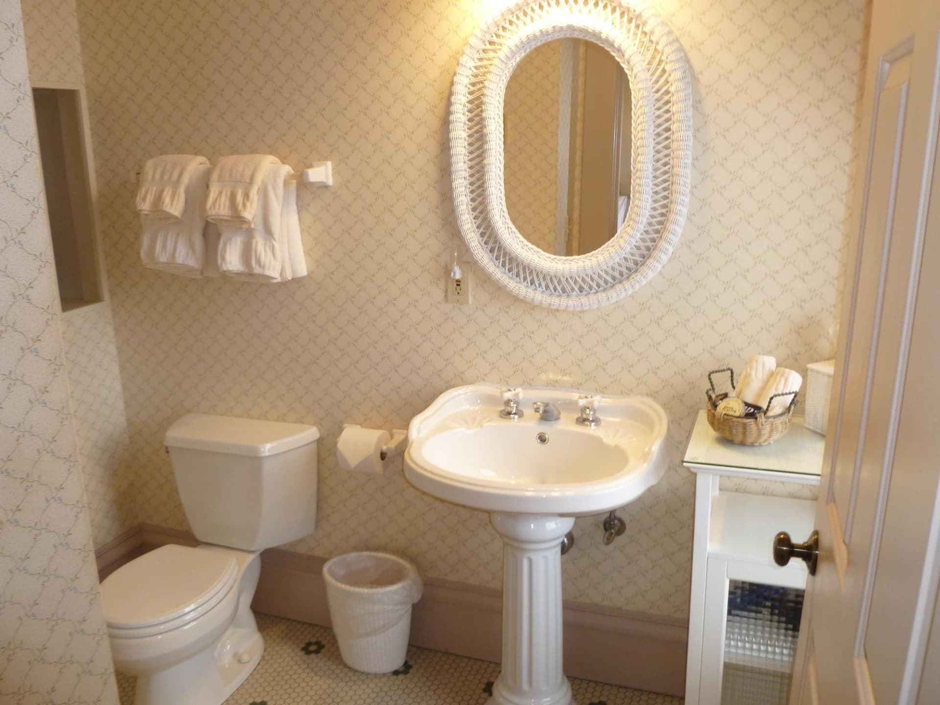 Hotel Planter gallery photo in La Conner, WA — image 24
