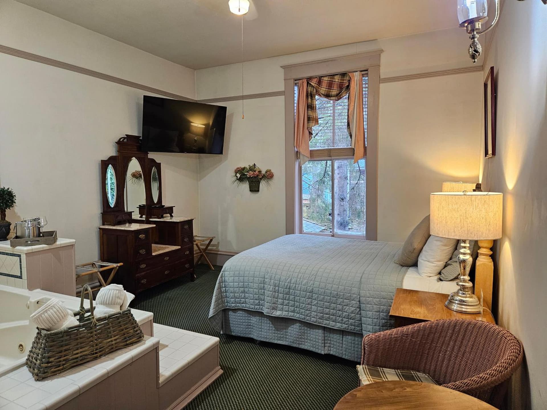 Hotel Planter gallery photo in La Conner, WA — image 42