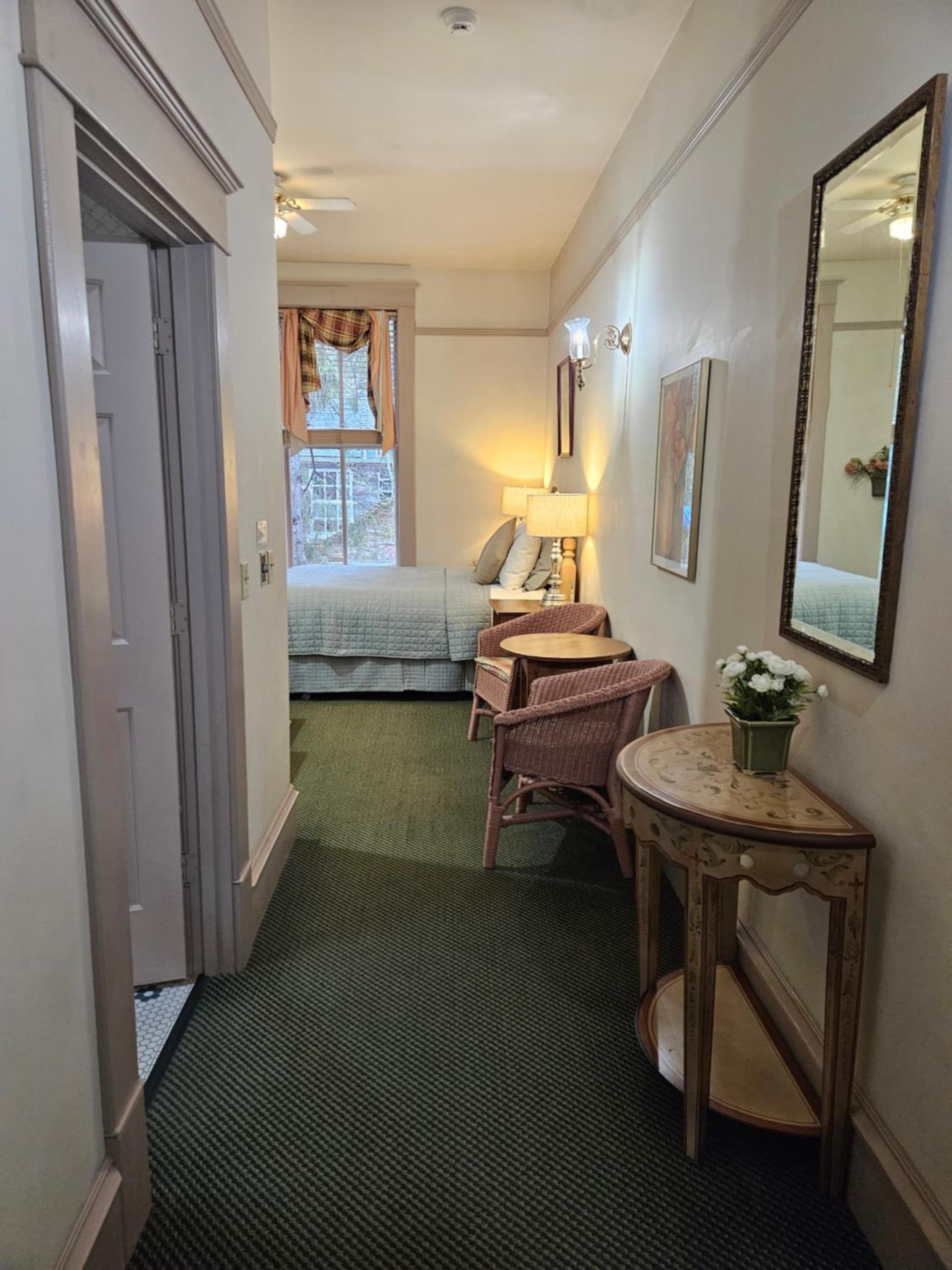 Hotel Planter gallery photo in La Conner, WA — image 133