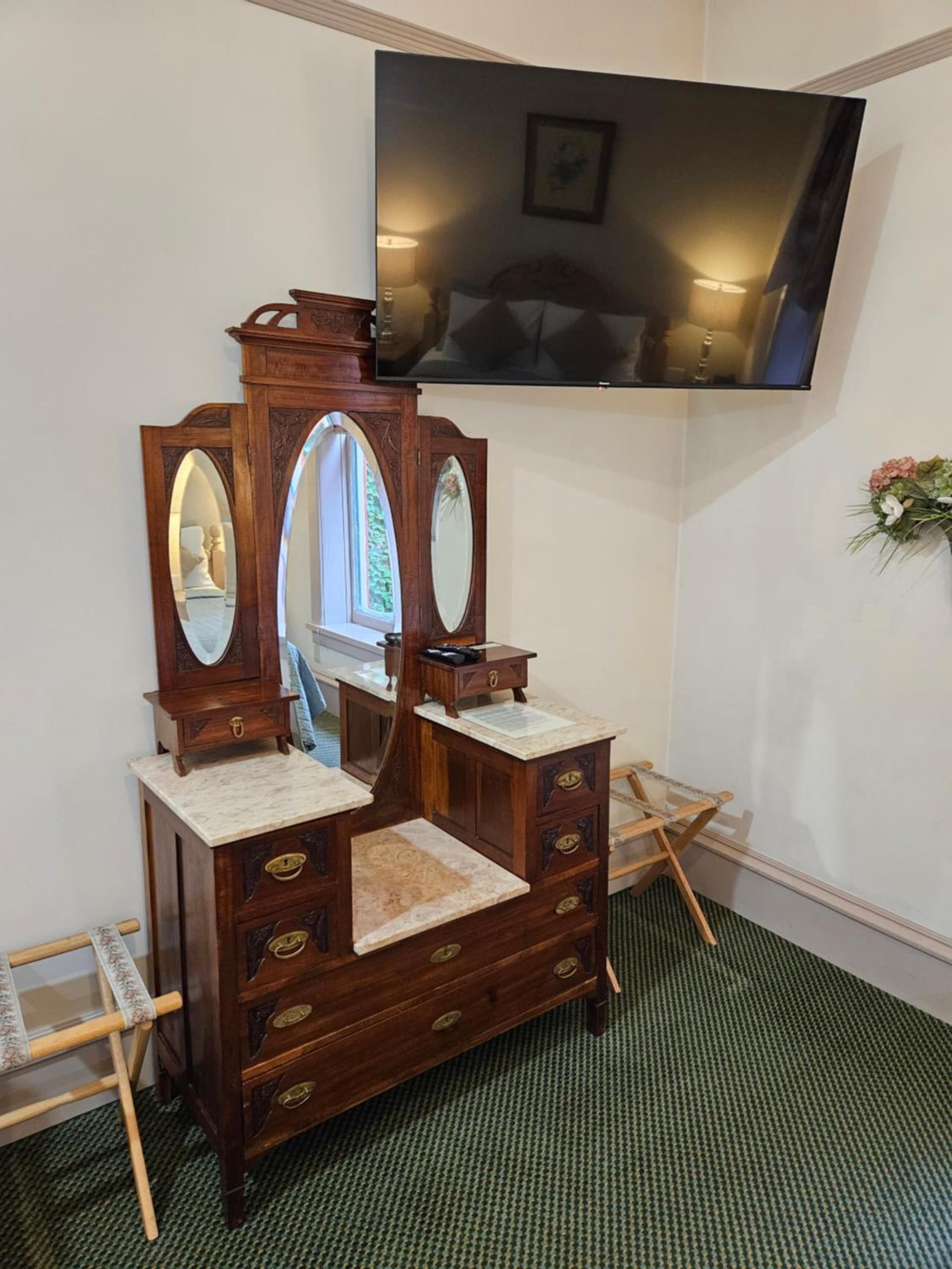 Hotel Planter gallery photo in La Conner, WA — image 74