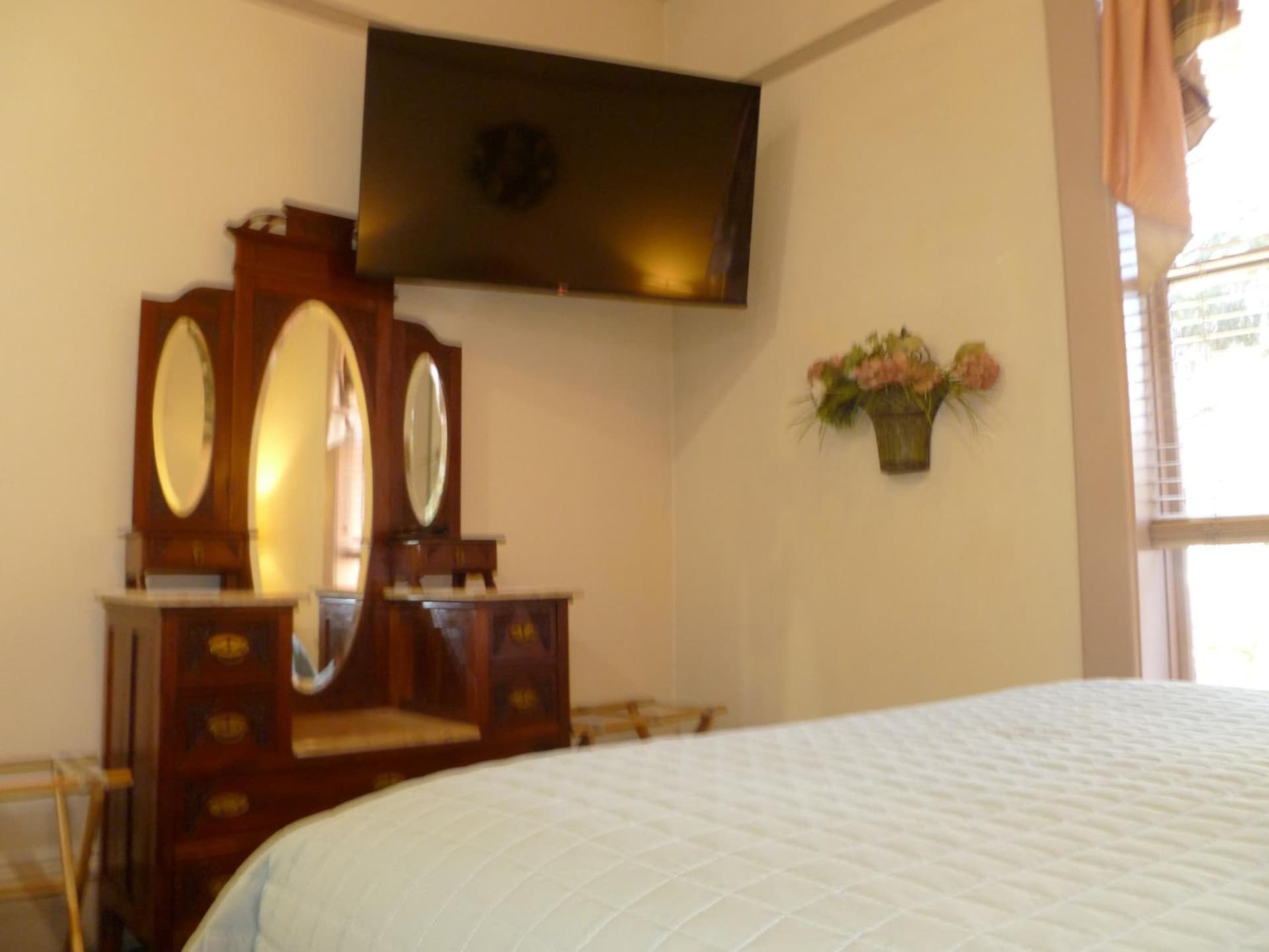 Hotel Planter gallery photo in La Conner, WA — image 8