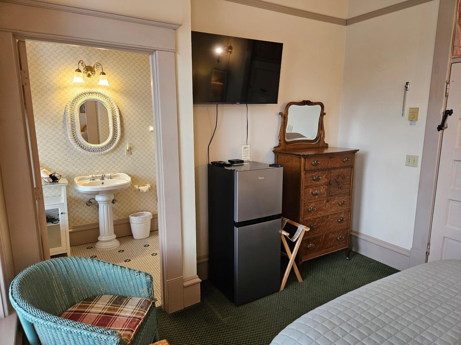 Hotel Planter gallery photo in La Conner, WA — image 115