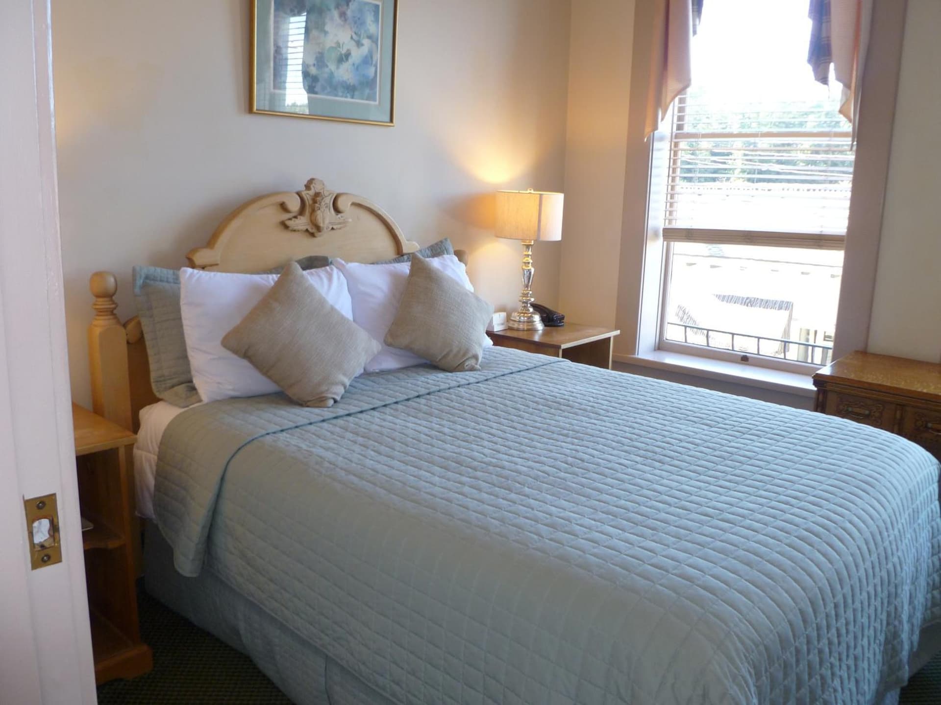 Hotel Planter gallery photo in La Conner, WA — image 36
