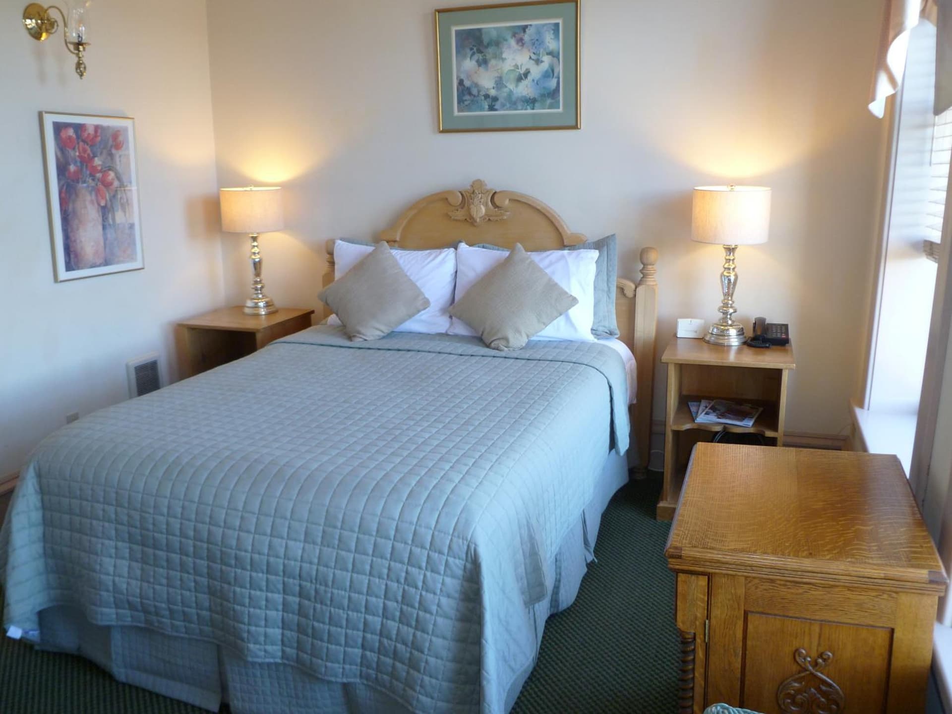 Hotel Planter gallery photo in La Conner, WA — image 71
