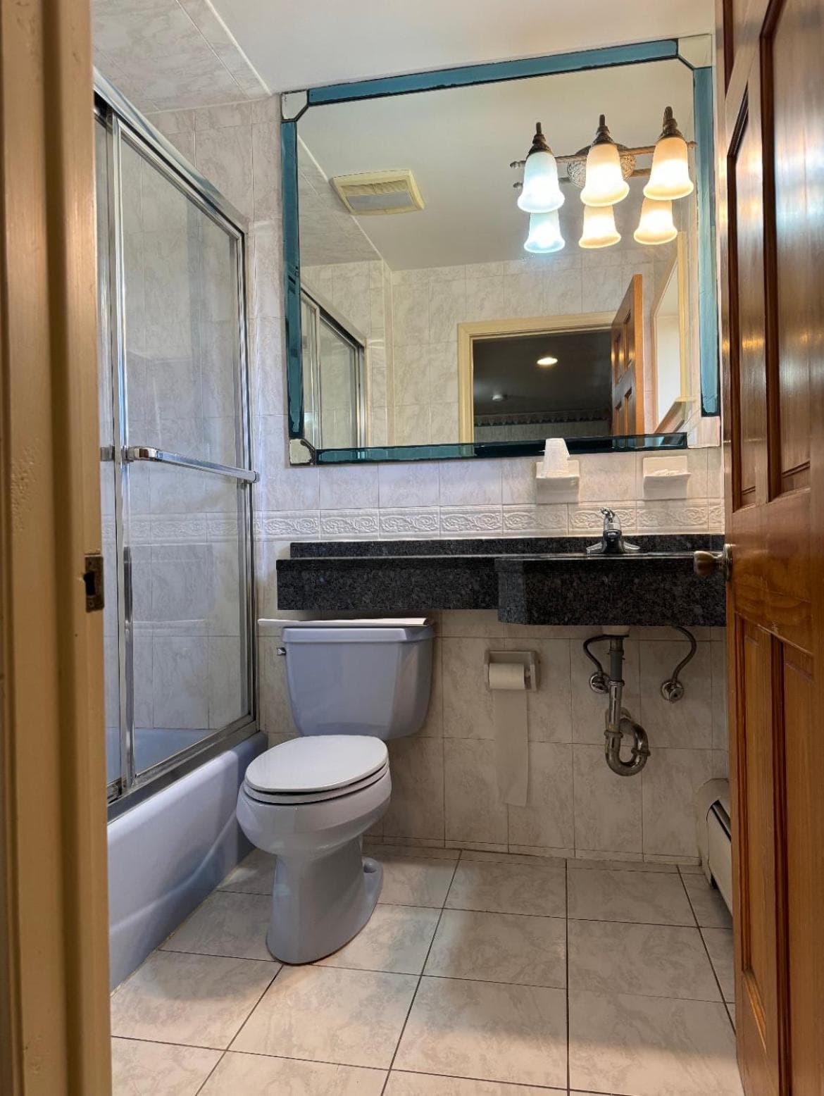 Royal Motel property views in Secaucus, NJ — gallery photo 3