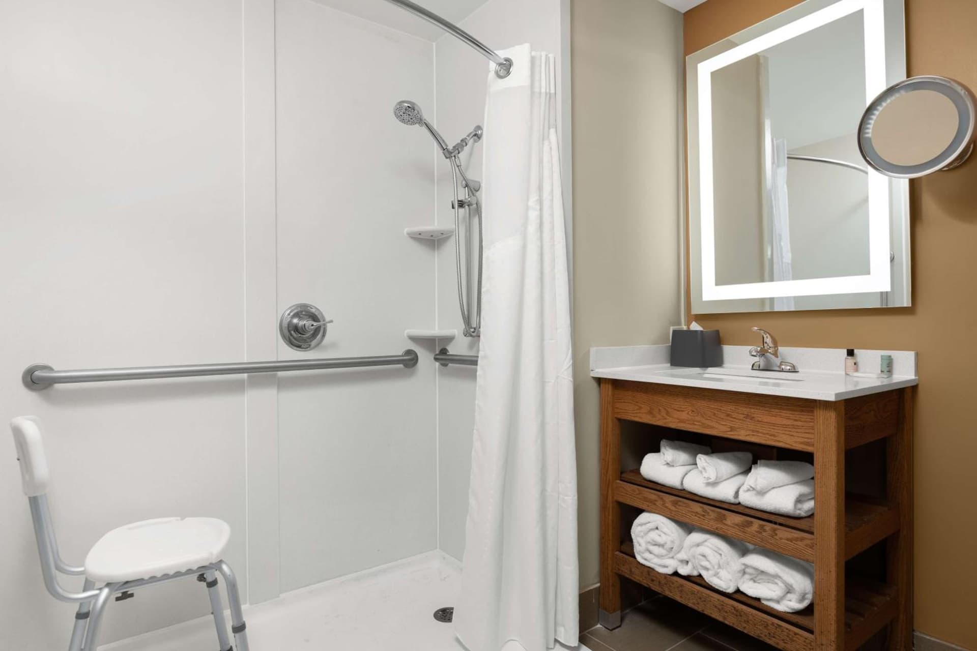 Doubletree By Hilton Greensboro Airport gallery photo in Greensboro, NC — image 27