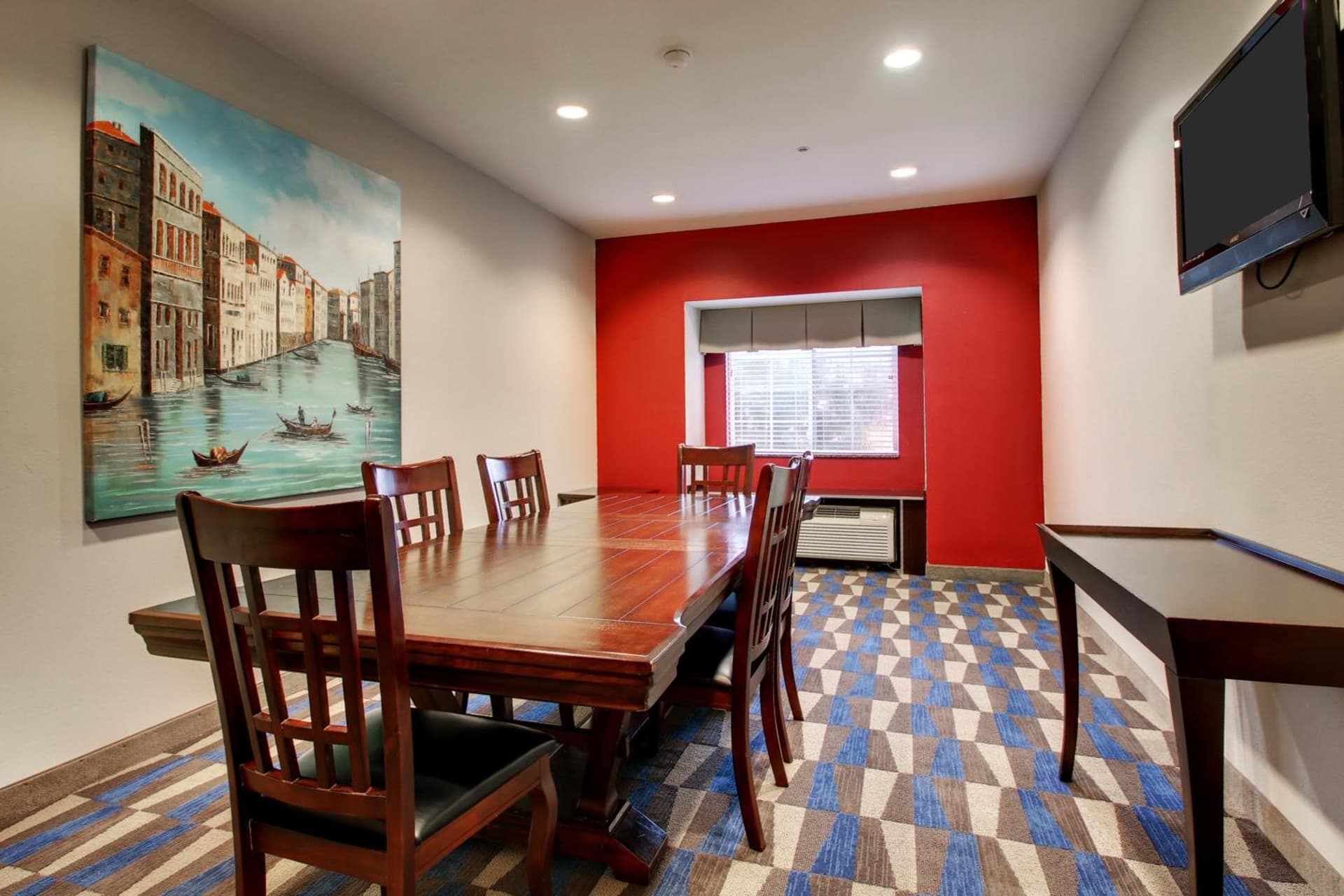 Microtel Inn & Suites by Wyndham Tuscaloosa gallery photo in Tuscaloosa, AL — image 35