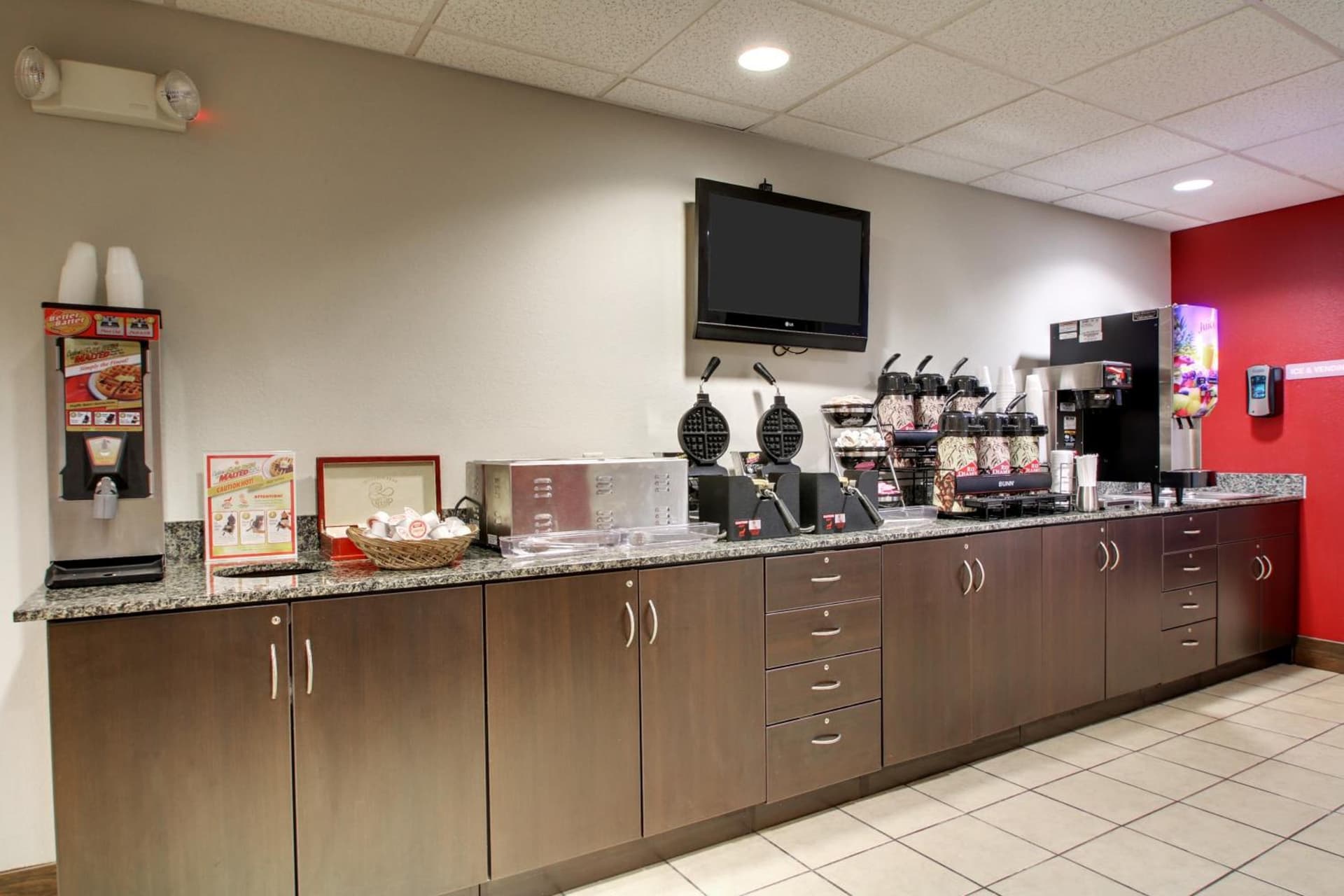 Microtel Inn & Suites by Wyndham Tuscaloosa gallery photo in Tuscaloosa, AL — image 18