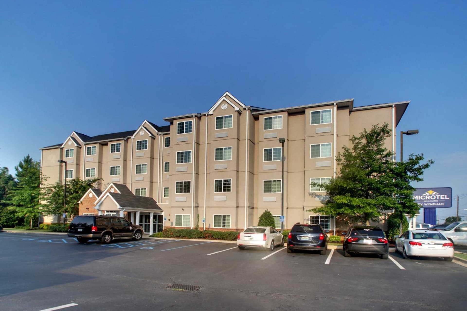 Microtel Inn & Suites by Wyndham Tuscaloosa interior in Tuscaloosa, AL — gallery photo 2